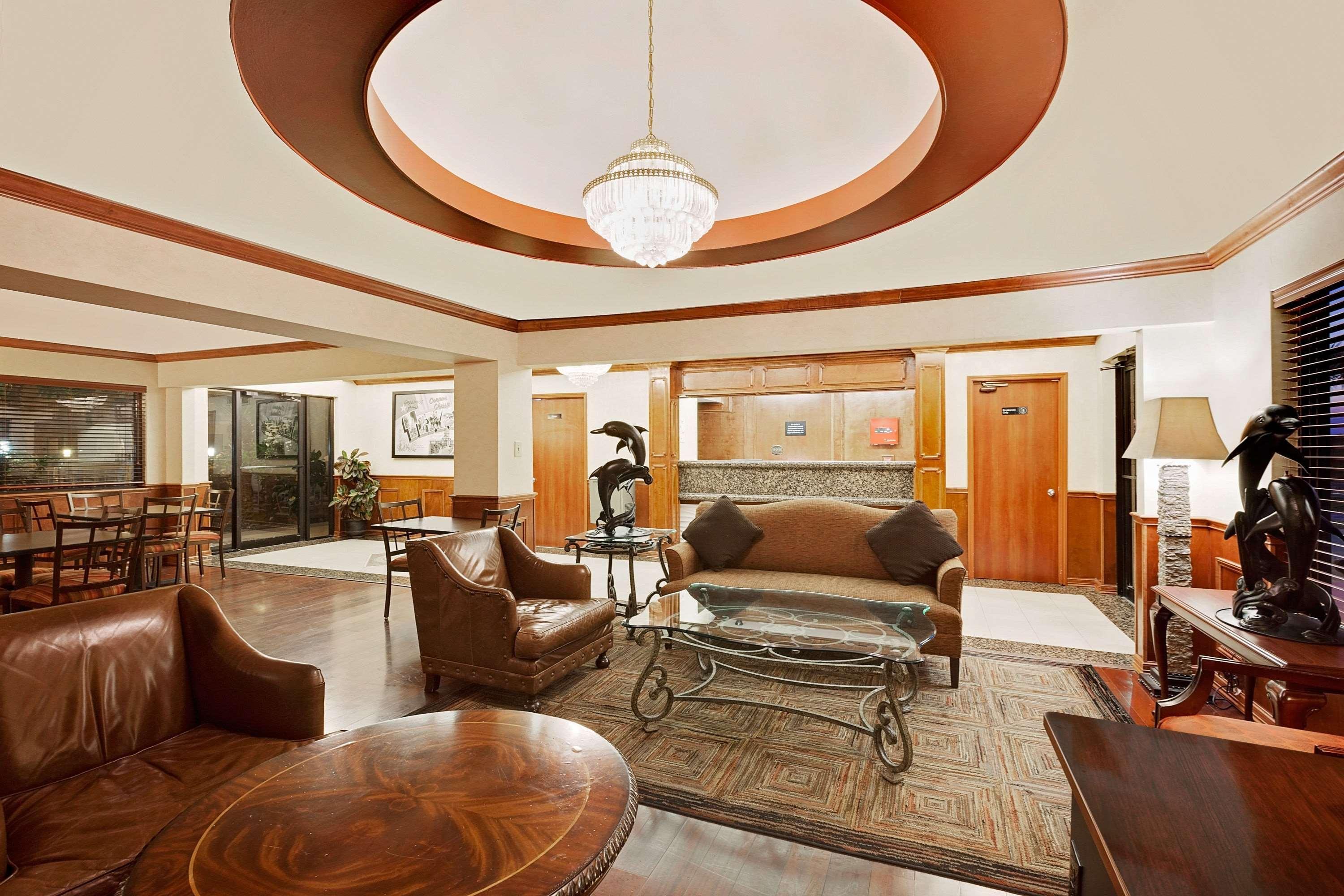 Vista Lobby Super 8 by Wyndham Corpus Christi Northwest