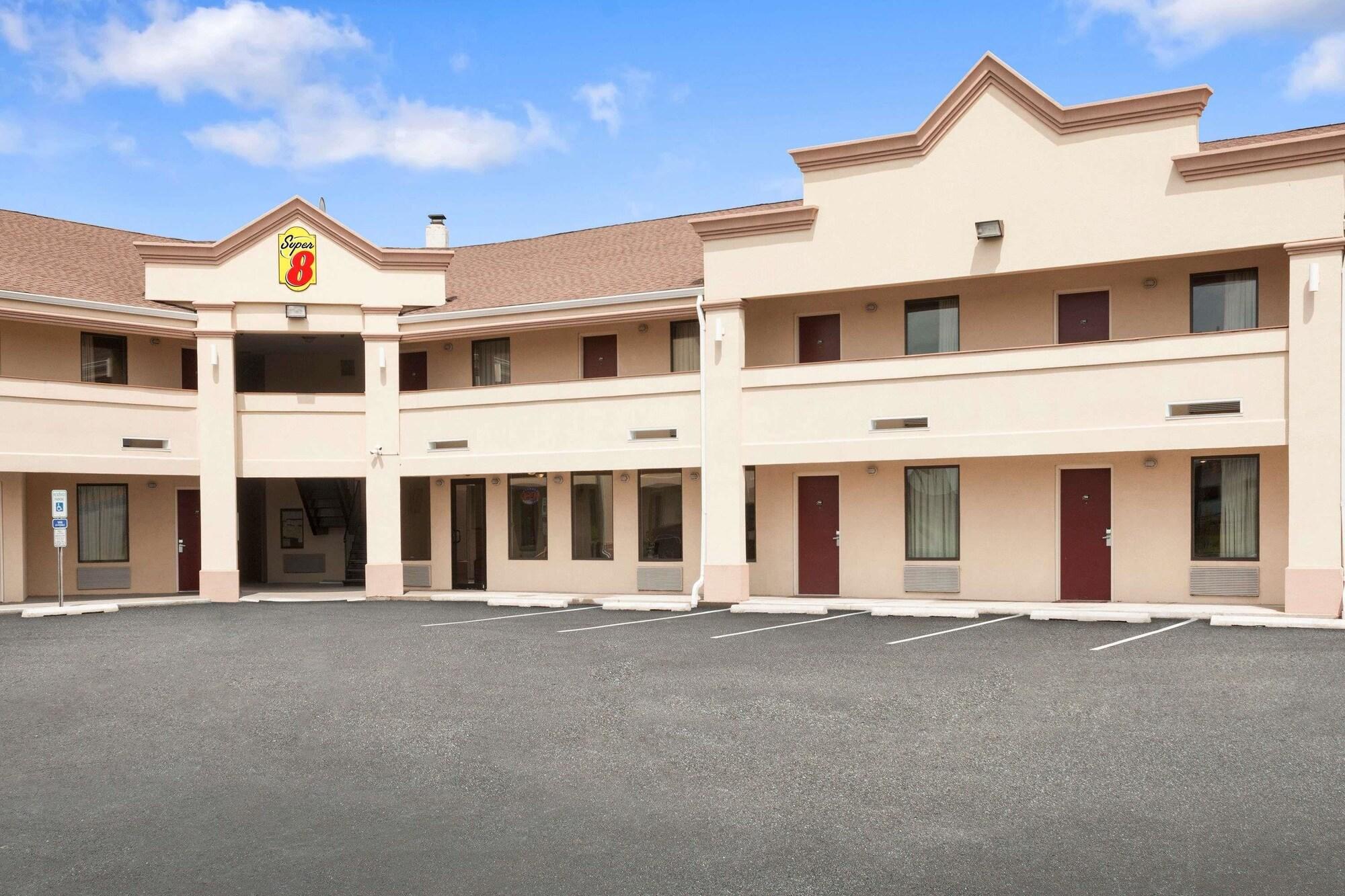 Varios Super 8 by Wyndham Rahway/Newark