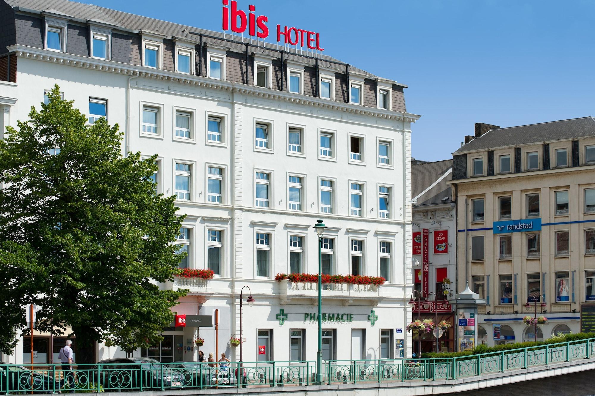 Vista Exterior Ibis Charleroi Centre Gare