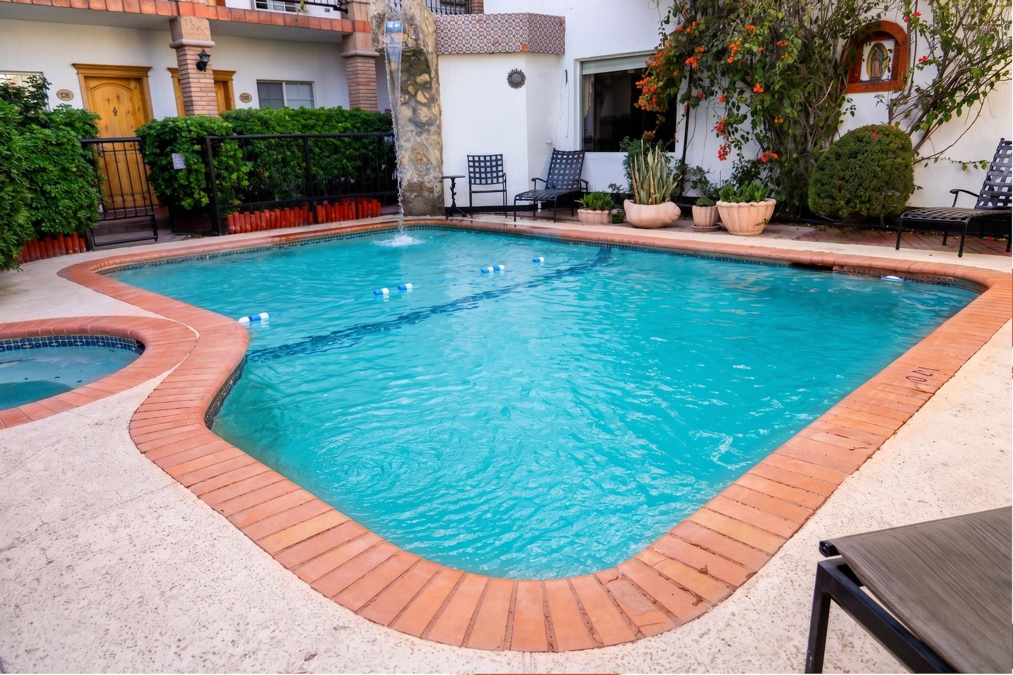 Vista Piscina Vacation Rentals María Bonita