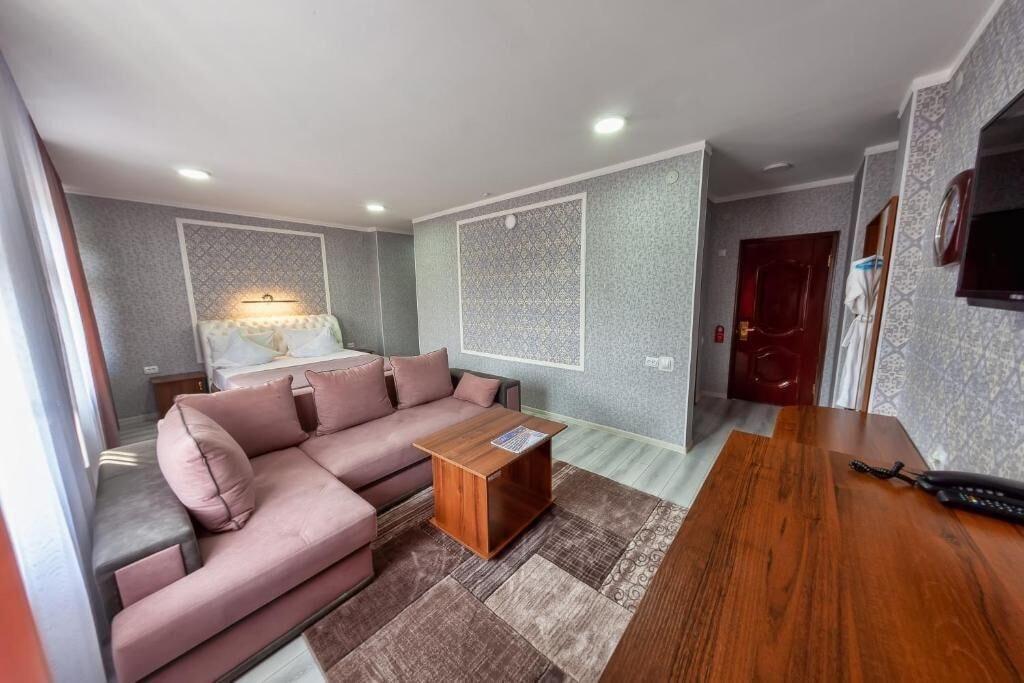 Equipamiento de Habitación Osh Nuru