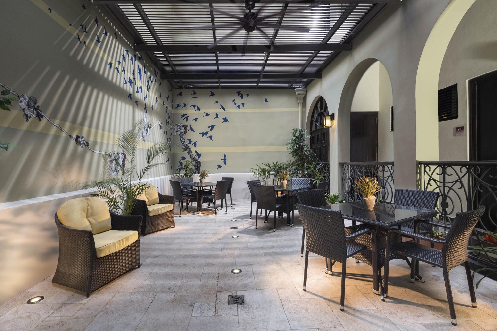 Vista Lobby Decanter Hotel