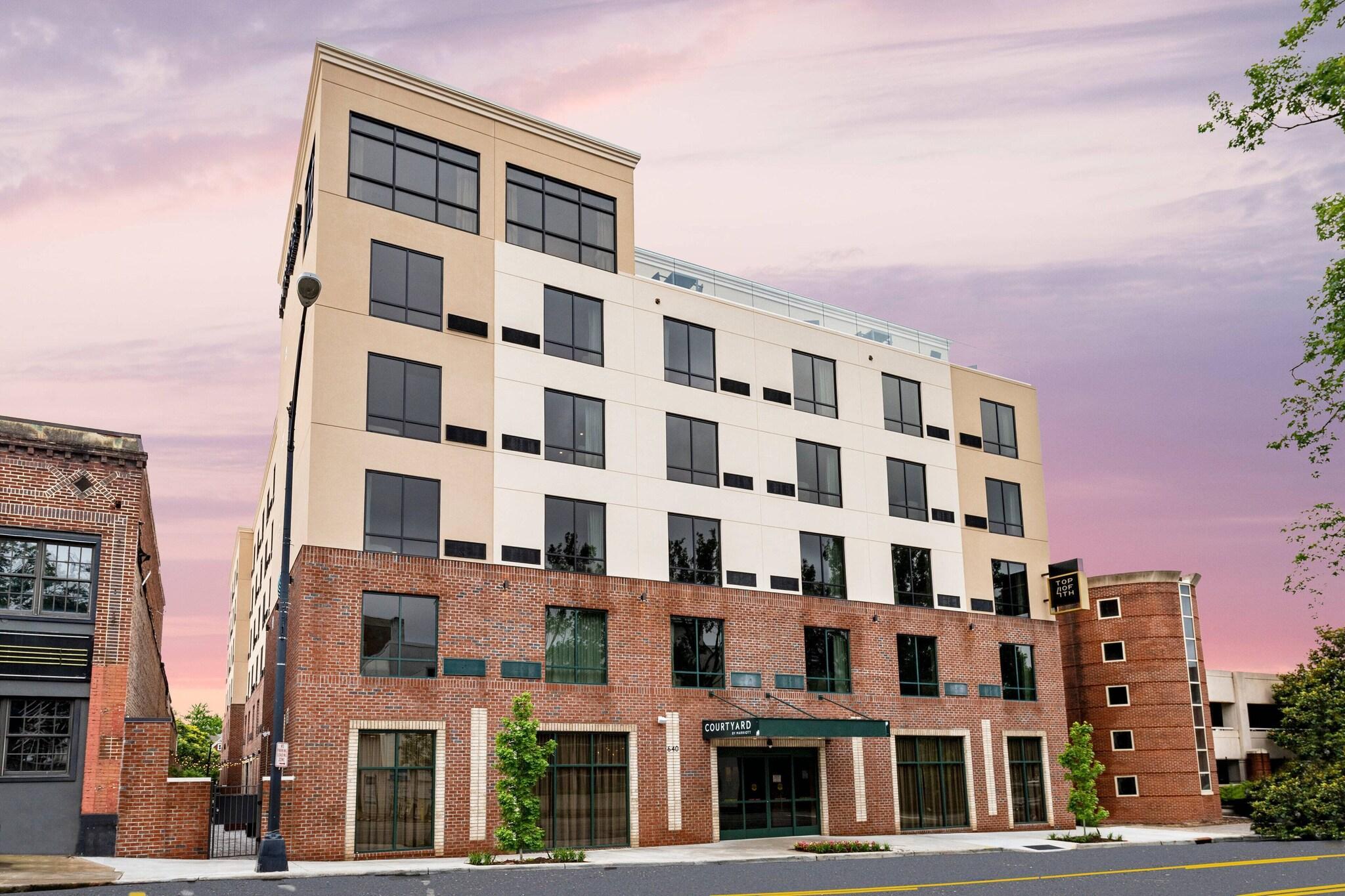 Vista Exterior Courtyard by Marriott Winston - Salem Downtown