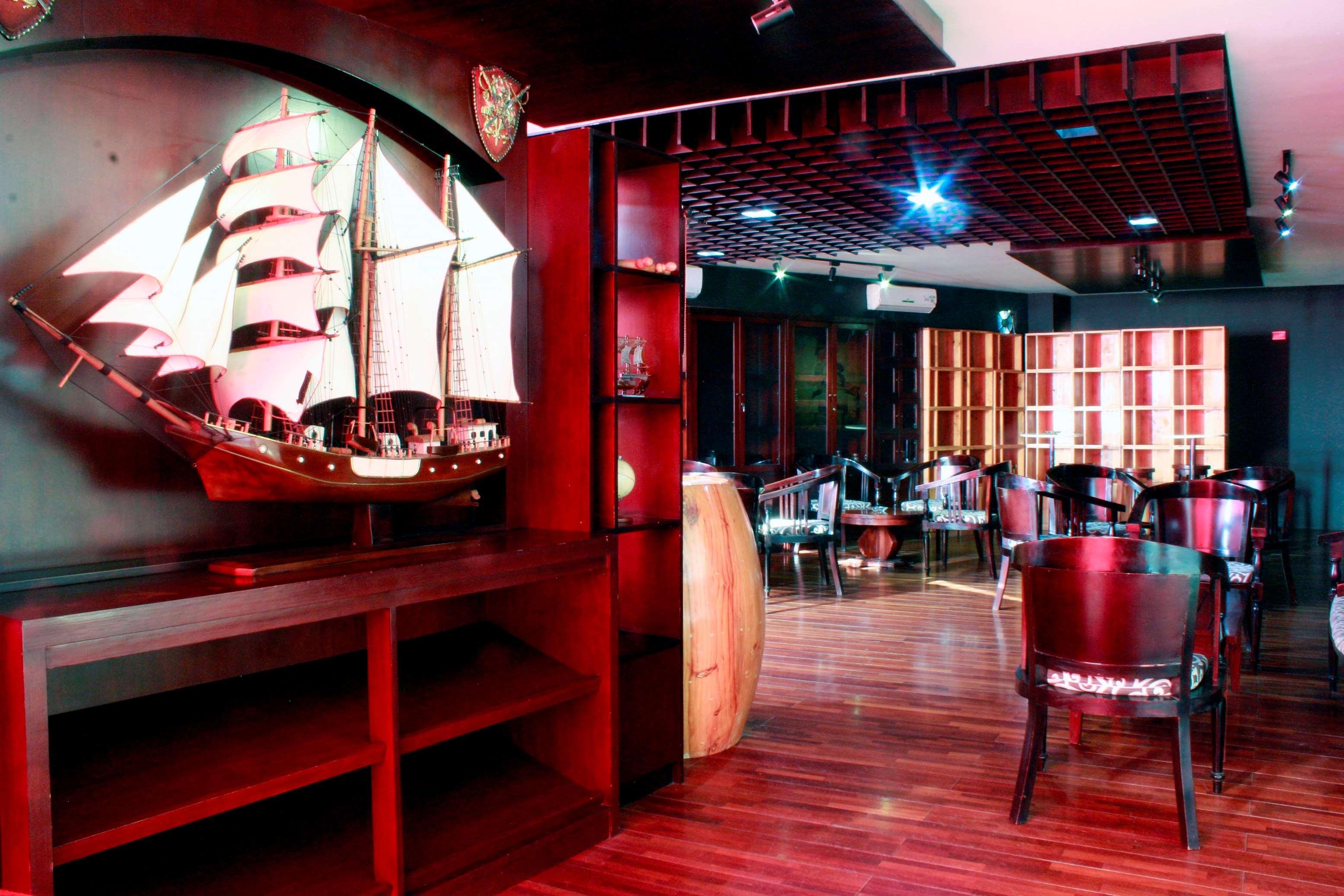 Bar/Salón Kyriad Arra Hotel Cepu