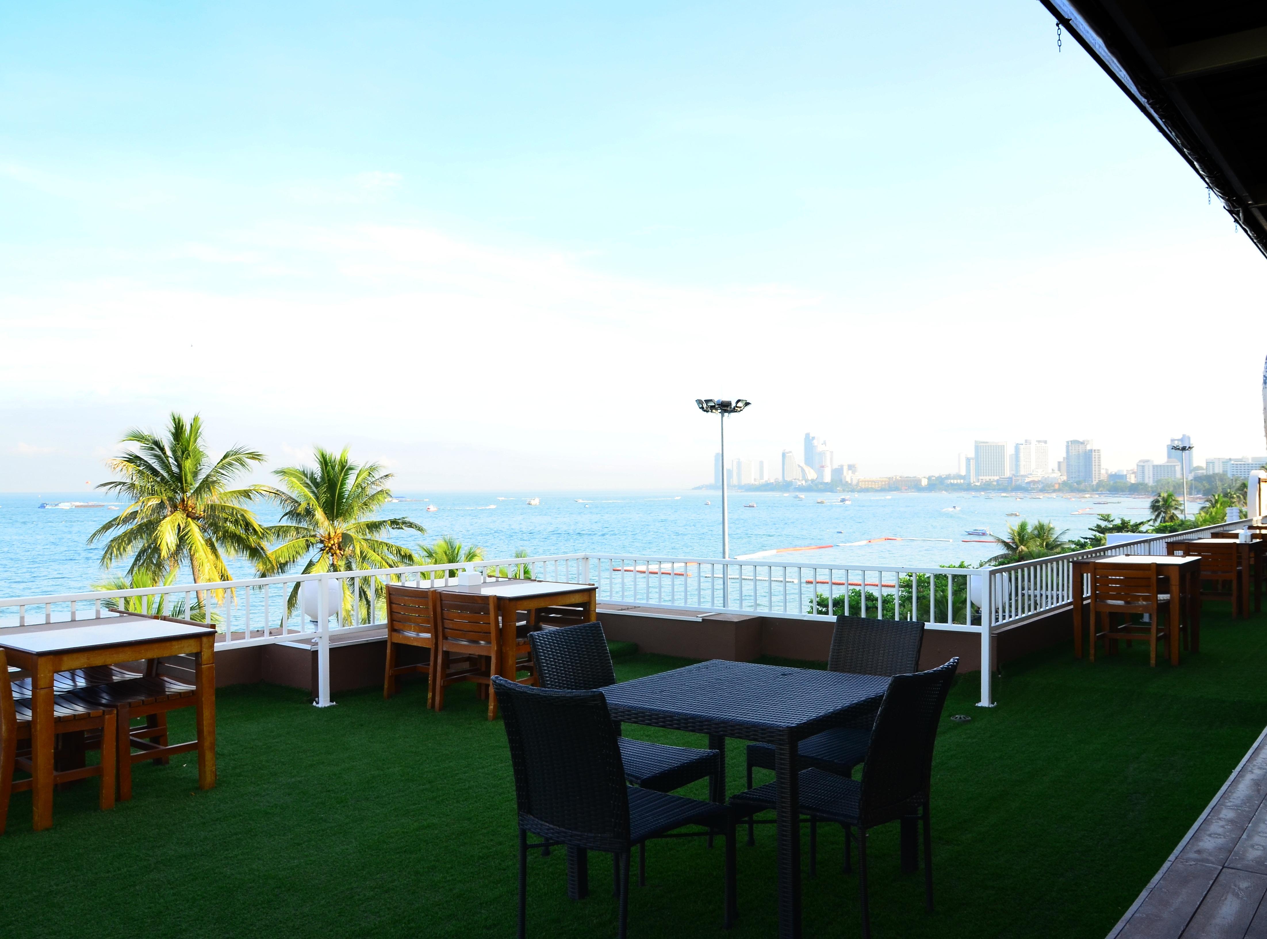 Restaurant Bay Walk Residence Pattaya