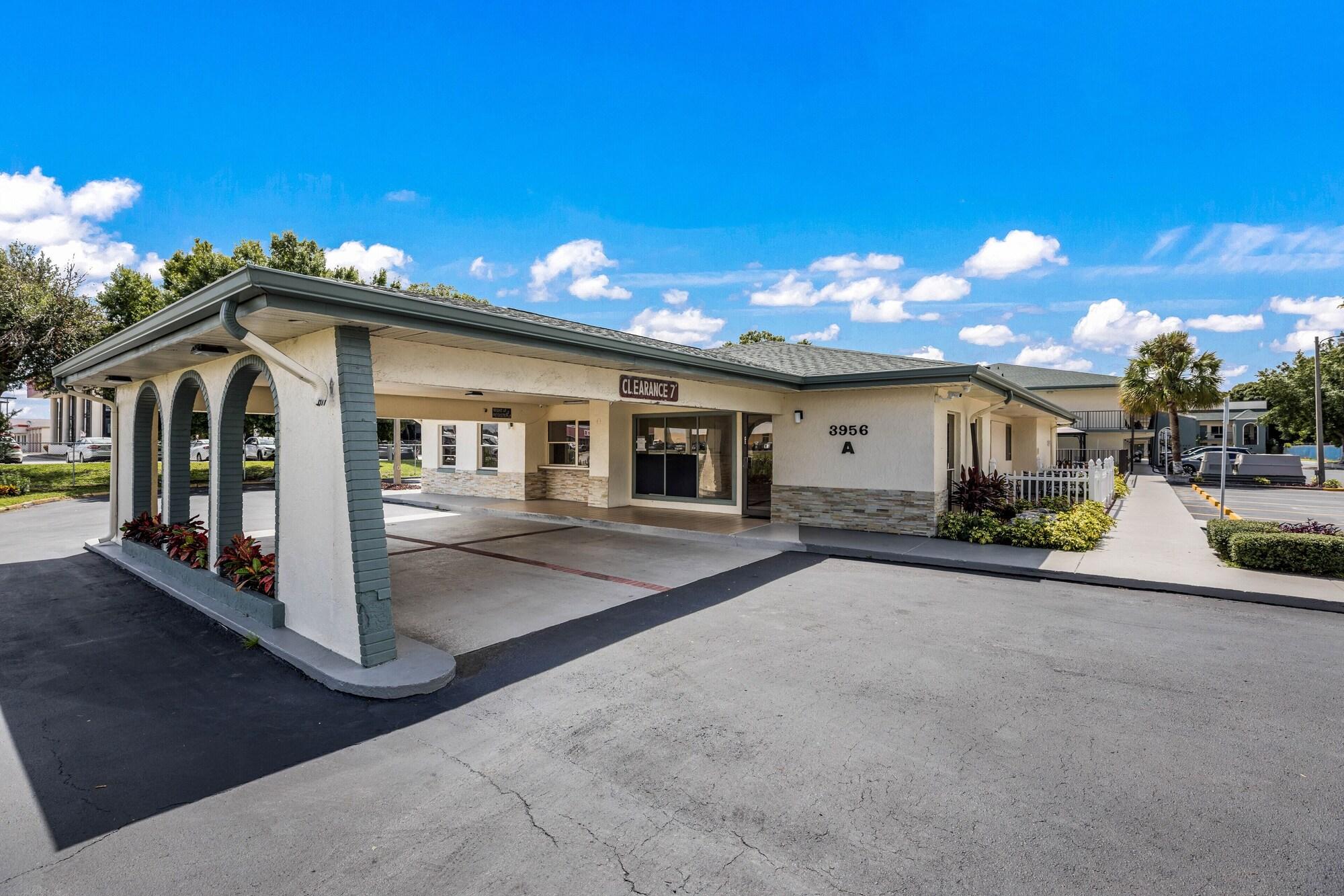 Vista Exterior Quality Inn & Suites Downtown