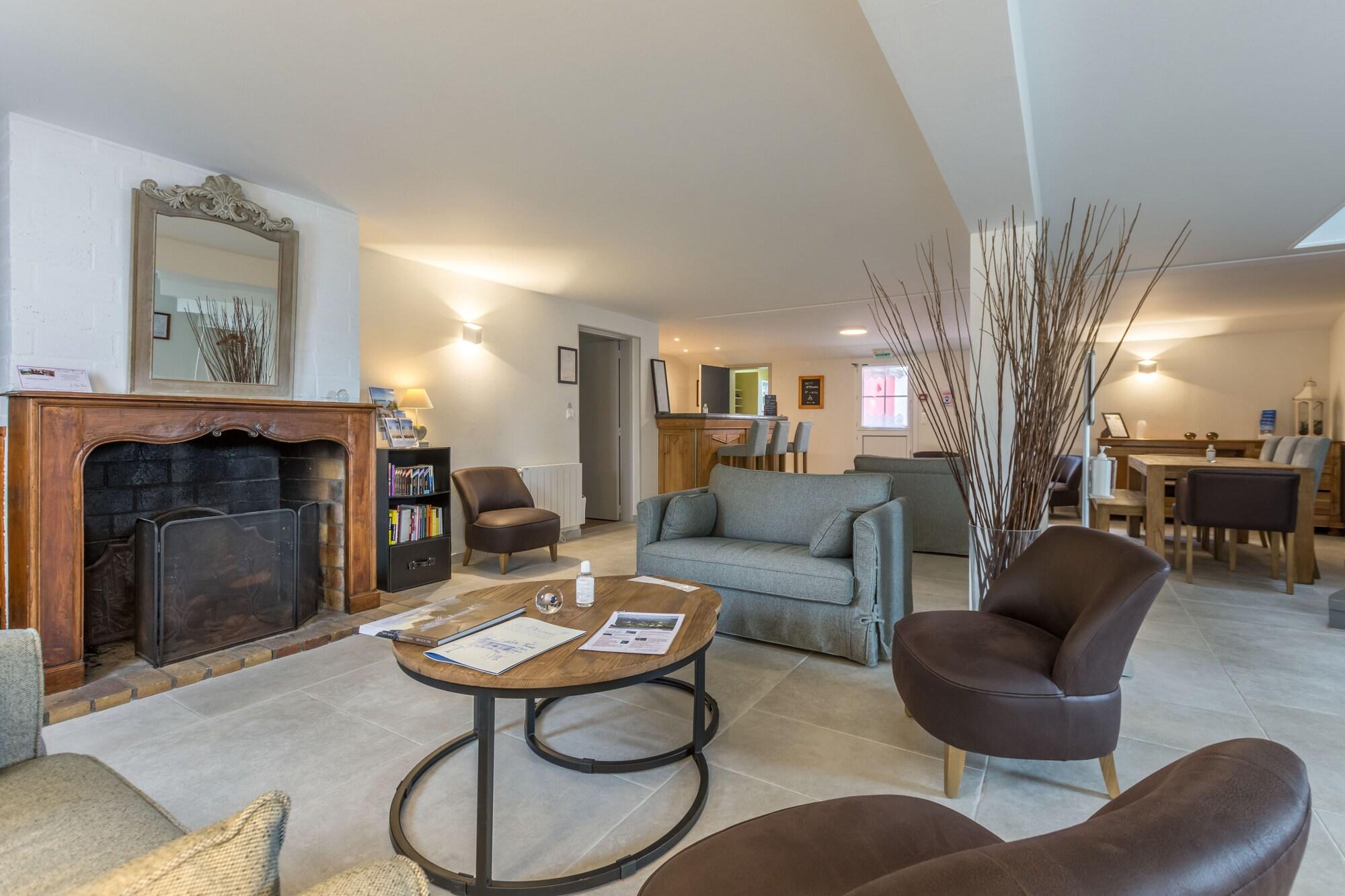 Vista Lobby Le Clos Fleuri