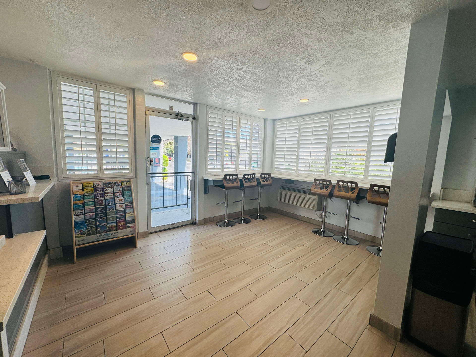 Vista Lobby SureStay by Best Western Fresno Central