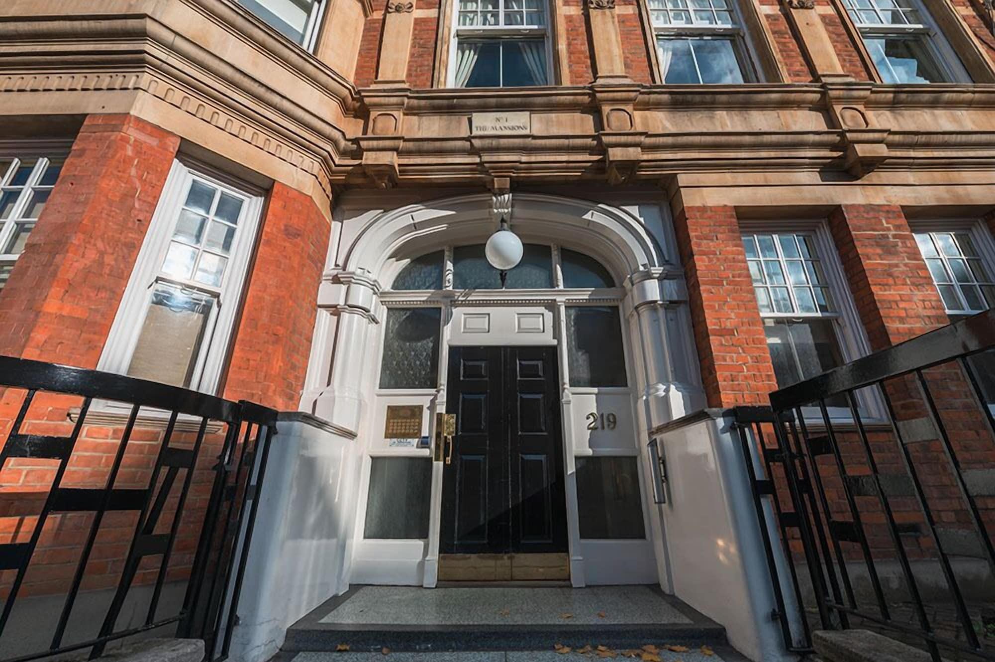 Vista Exterior No 1 The Mansion Apartments by Mansley