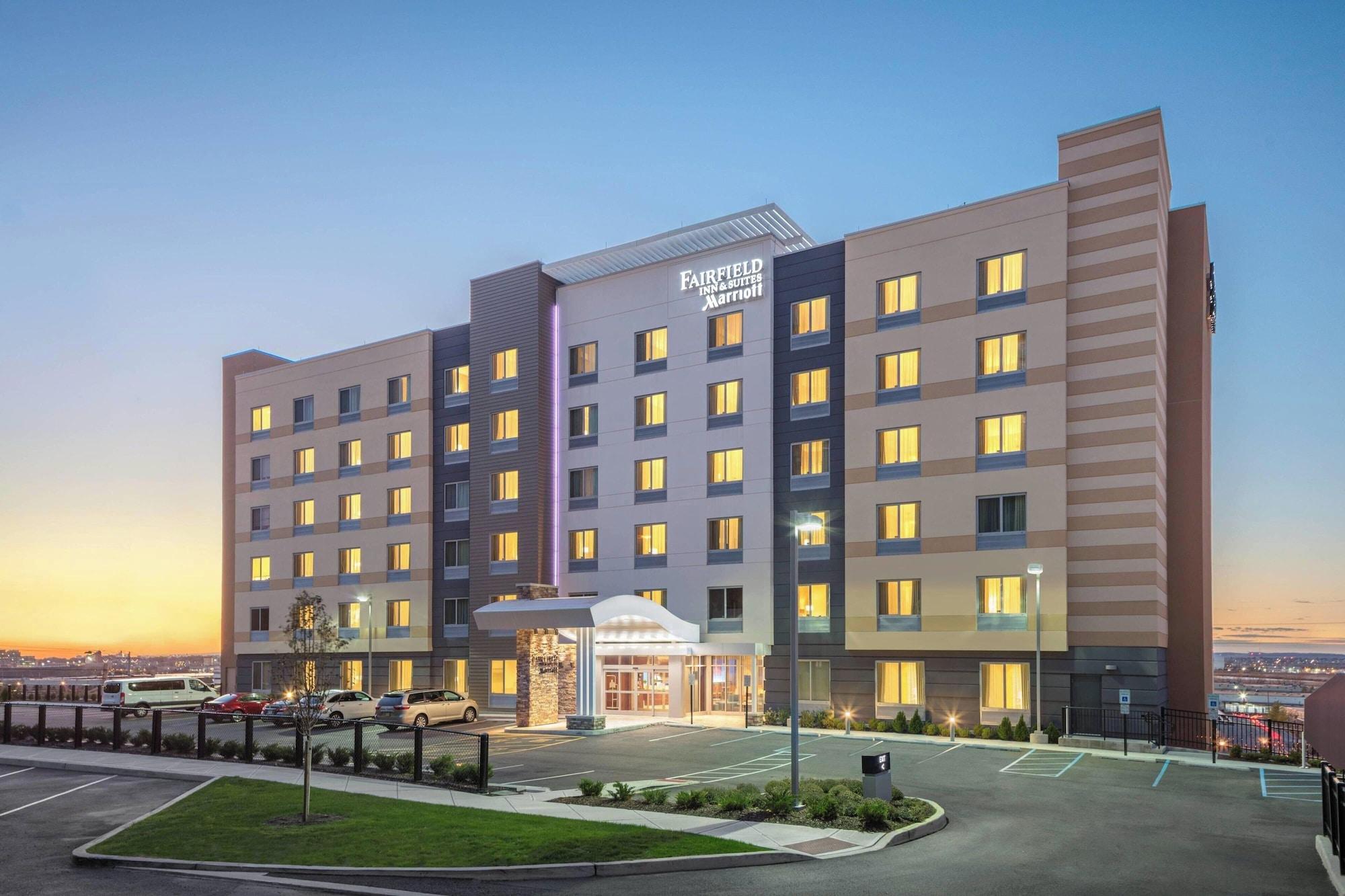 Vista Exterior Fairfield Inn & Suites by Marriott North Bergen
