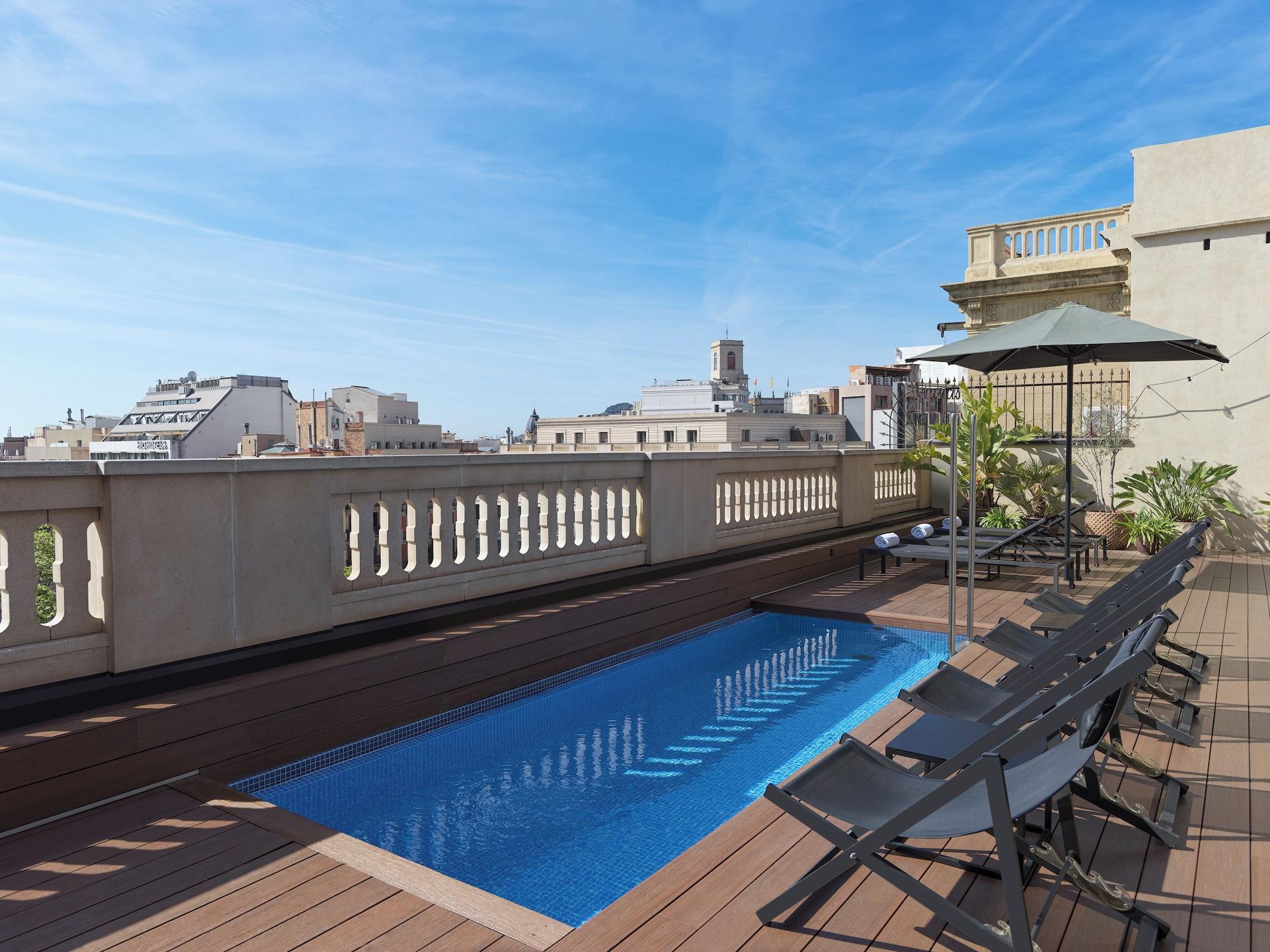 Vista Piscina H10 Urquinaona Plaza