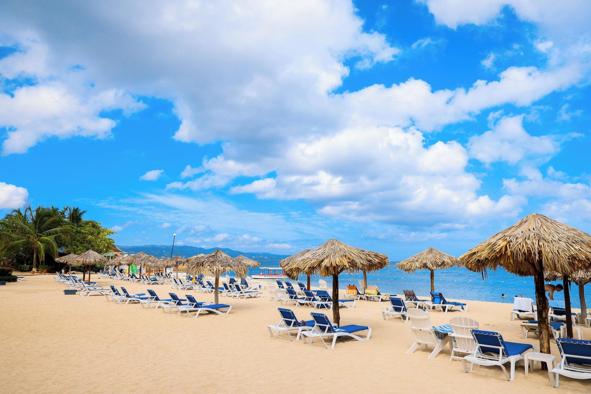 Playa Grand Decameron Cornwall Beach, A Trademark All-Inclusive Resort
