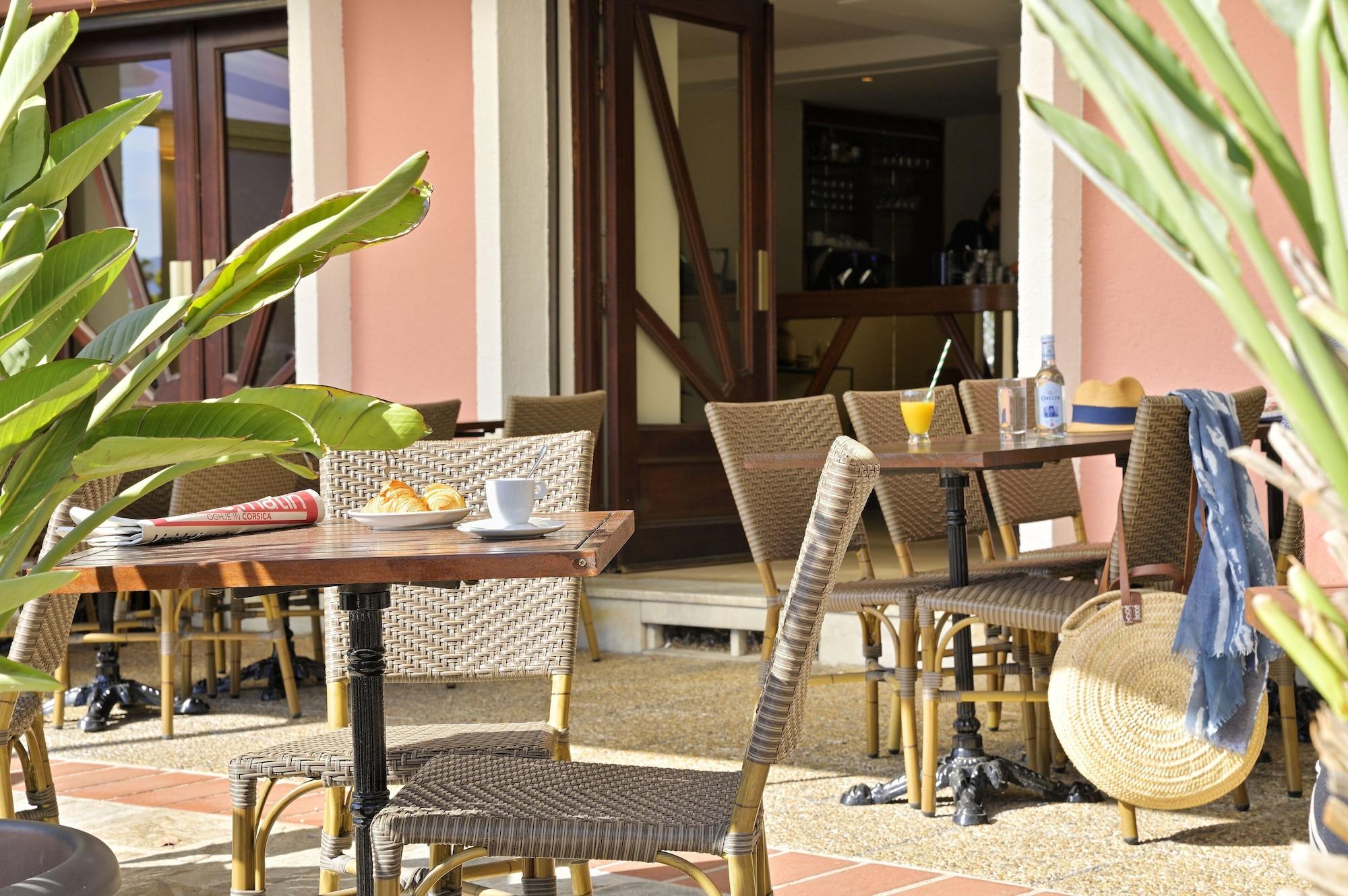 Bar/Salón Hotel du Golfe