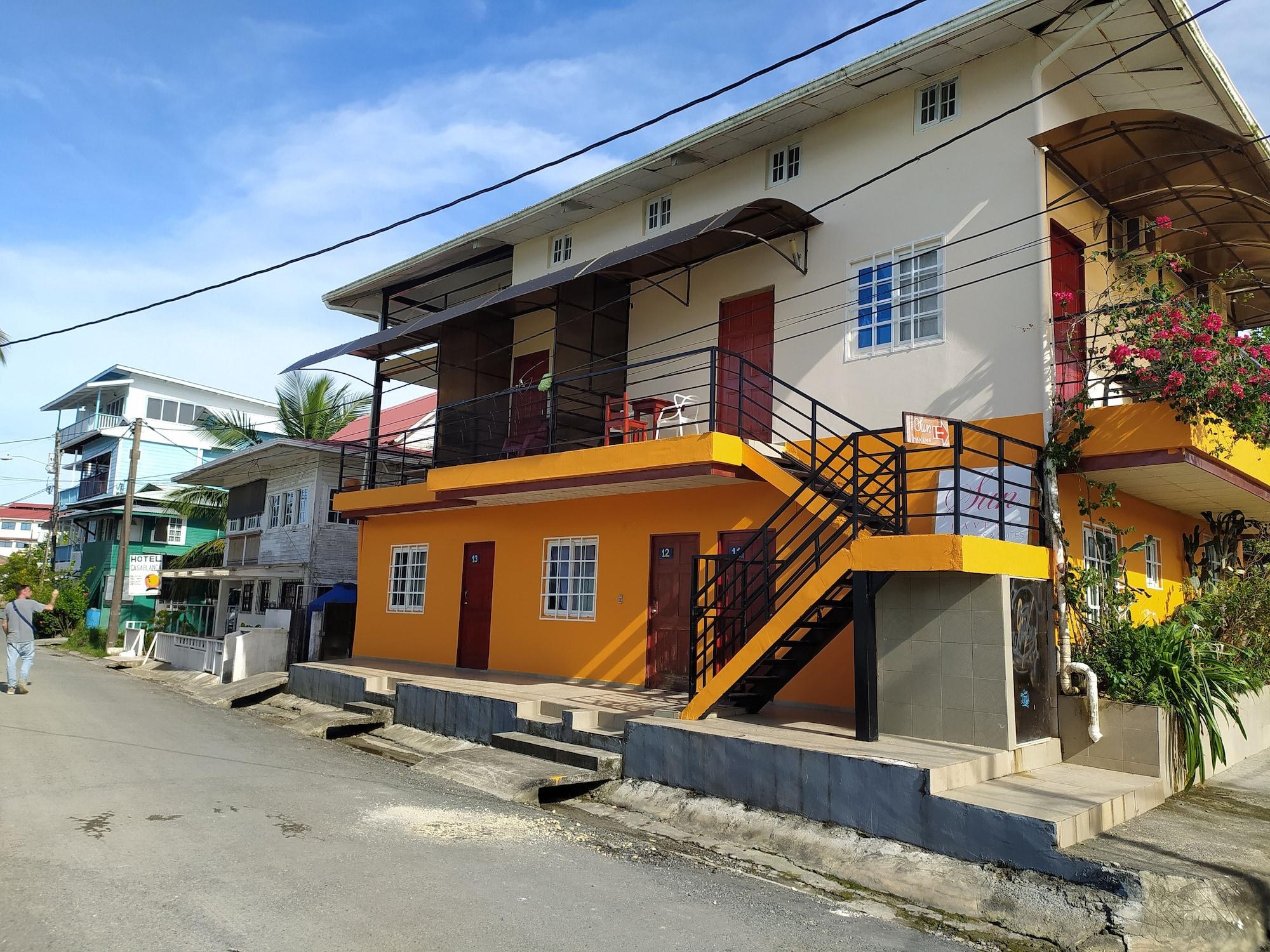 Vista Exterior Sun Havens Apartments & Suites