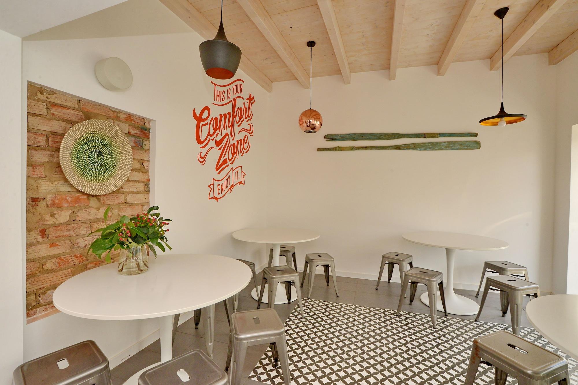 Restaurant Son of a Beach Hostel