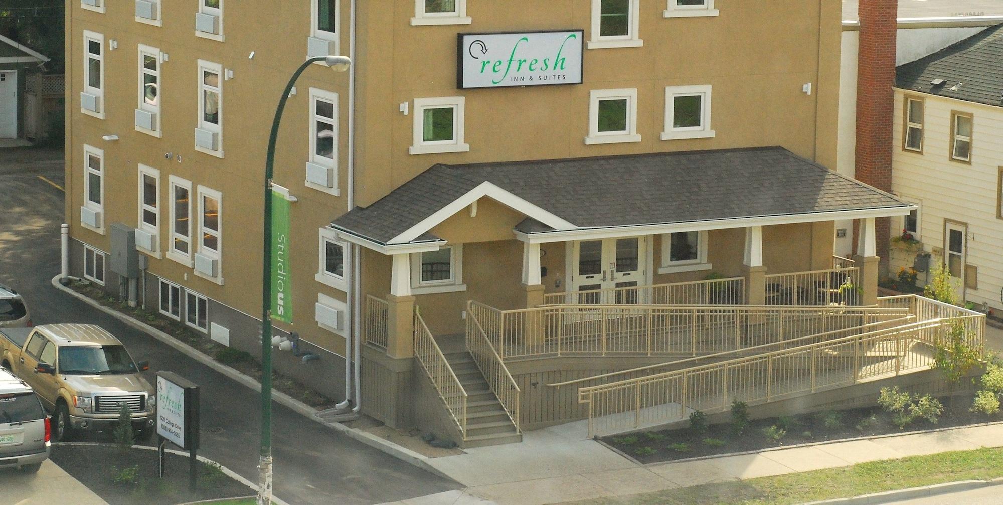 Vista Exterior Refresh Inn & Suites