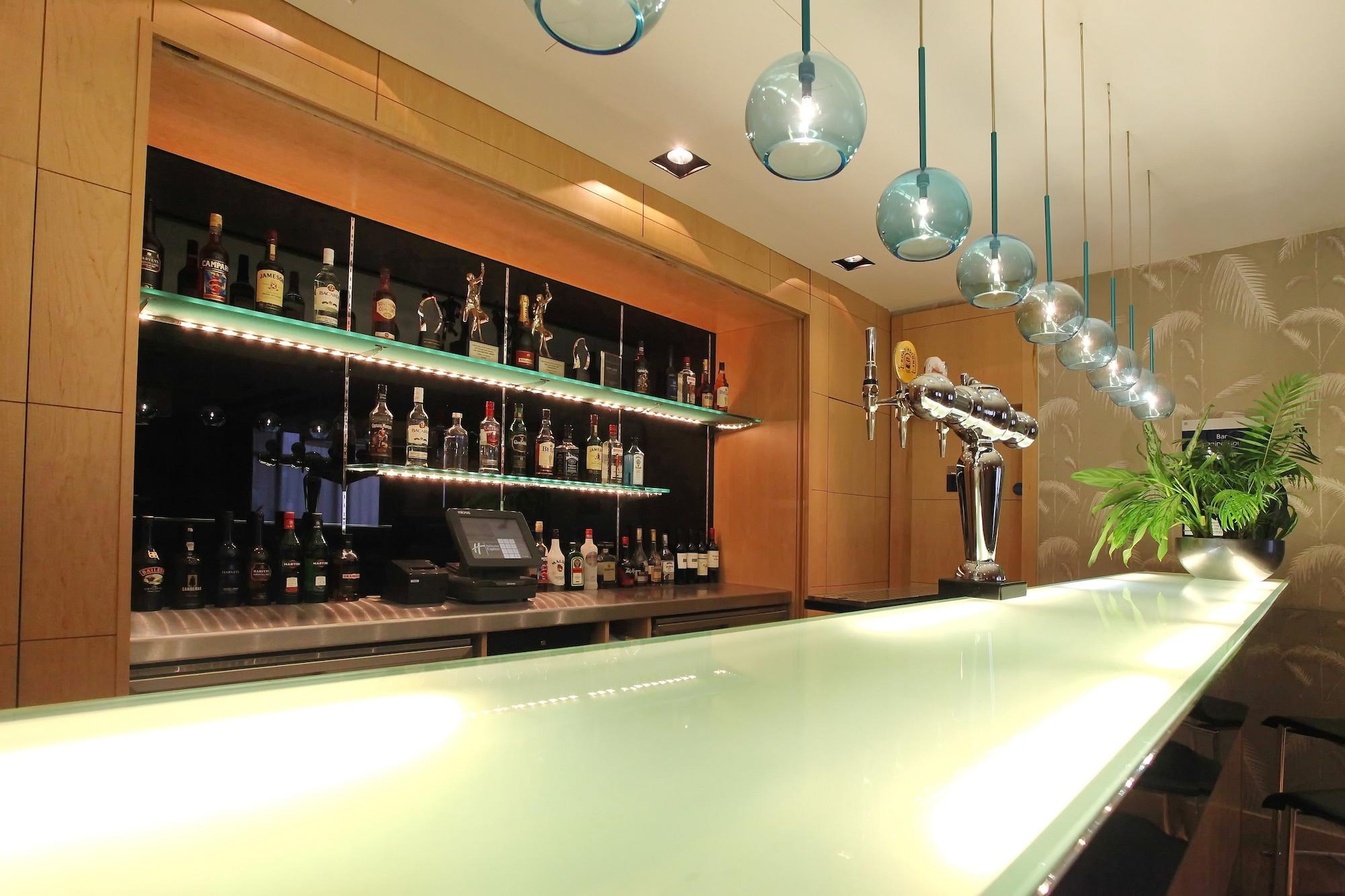 Bar/Salón Holiday Inn Express Birmingham Redditch by IHG