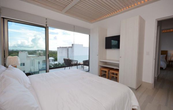 LUXURY SEA VIEW PENTHOUSE WITH PRIVATE ROOFTOP POOL CLOSE TO THE BEACH AND 5TH - Hoteles con parque acuático en Playa del Carmen, México