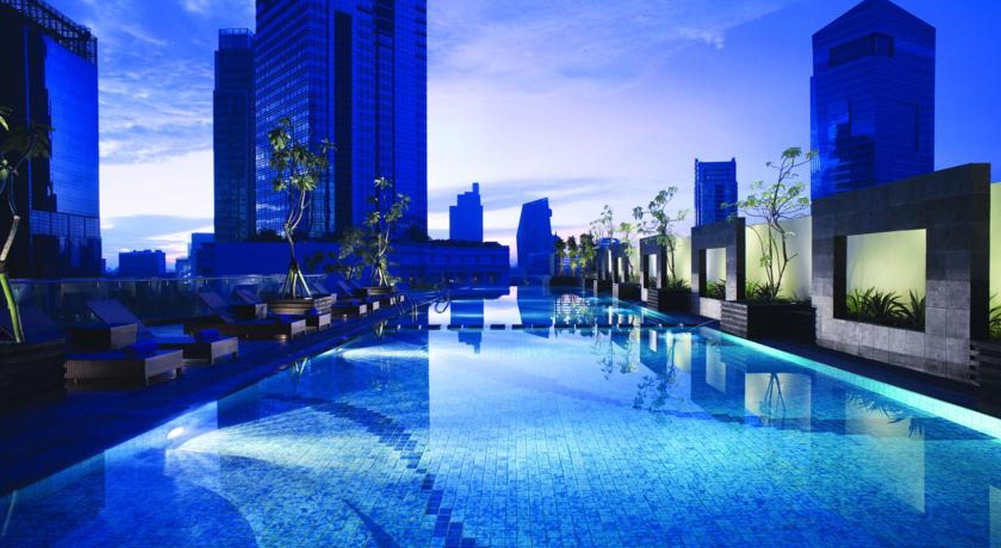 Vista Piscina Oakwood Premier Cozmo Jakarta