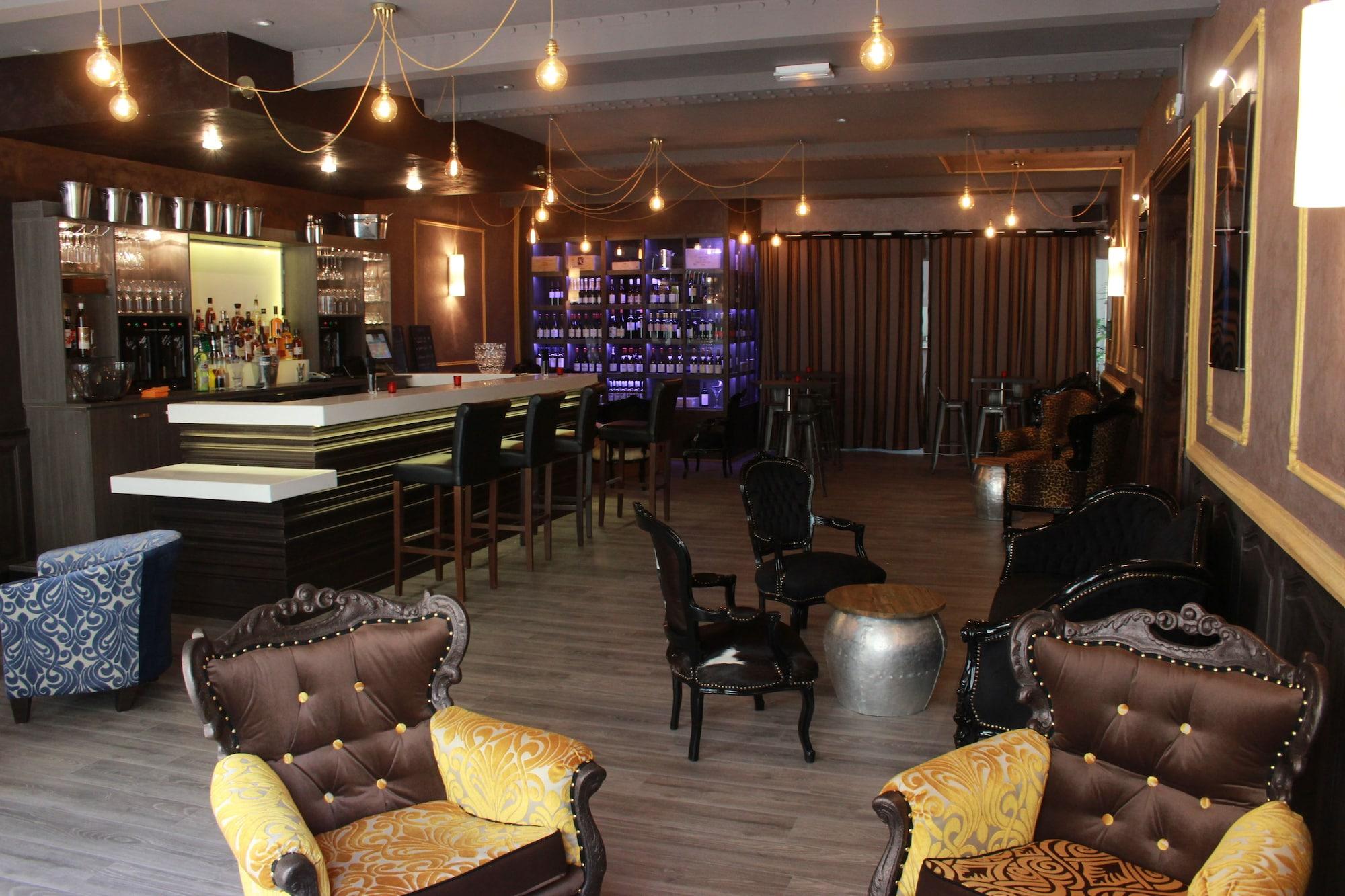 Bar/Salón Saint Louis