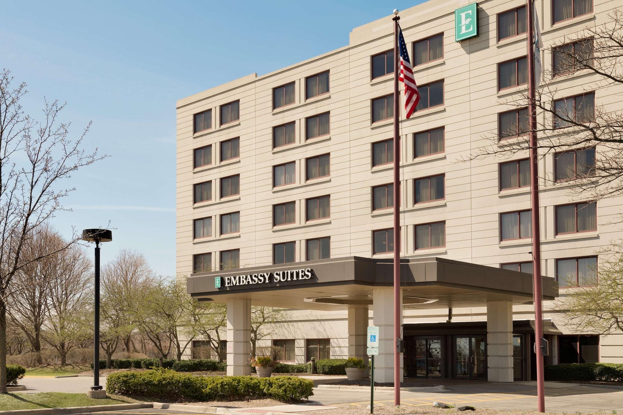 Vista Exterior Embassy Suites by Hilton Chicago North Shore Deerfield