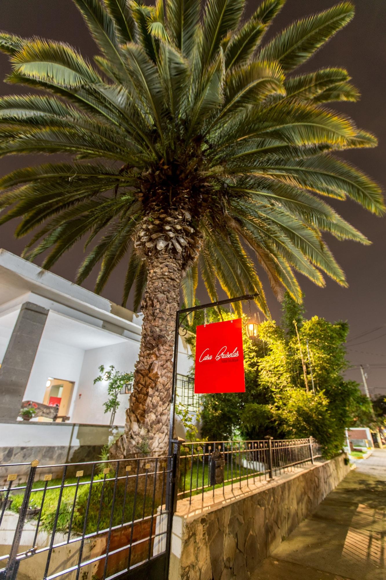 Vista Exterior Casa Bruselas Clasica