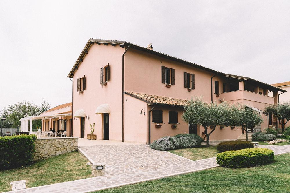 Vista Exterior Tenuta Marchesi Fezia