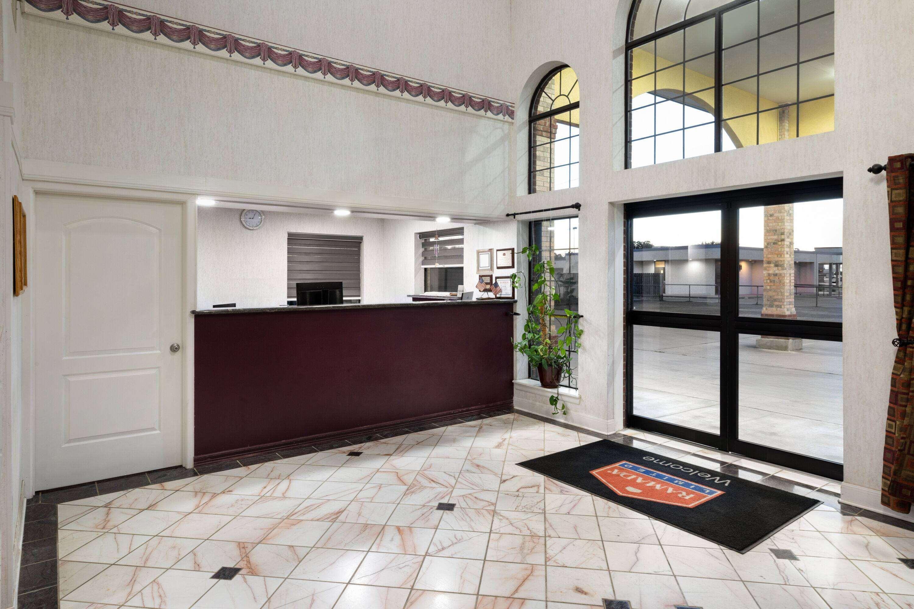 Vista Lobby Ramada Limited San Angelo