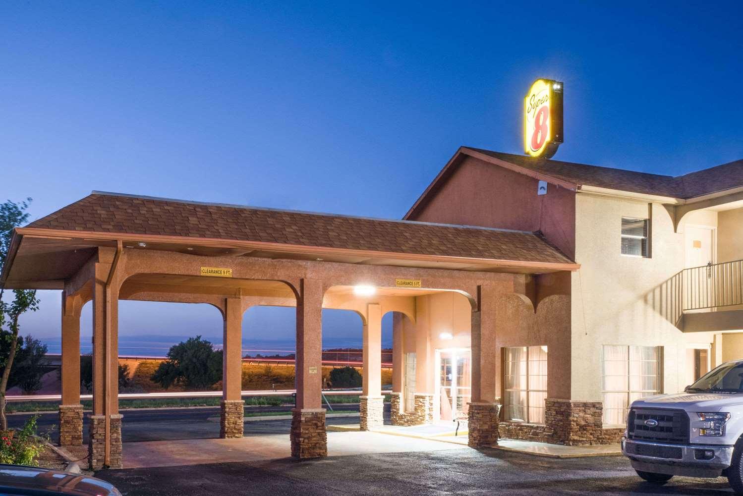 Vista Exterior Super 8 by Wyndham Big Spring TX