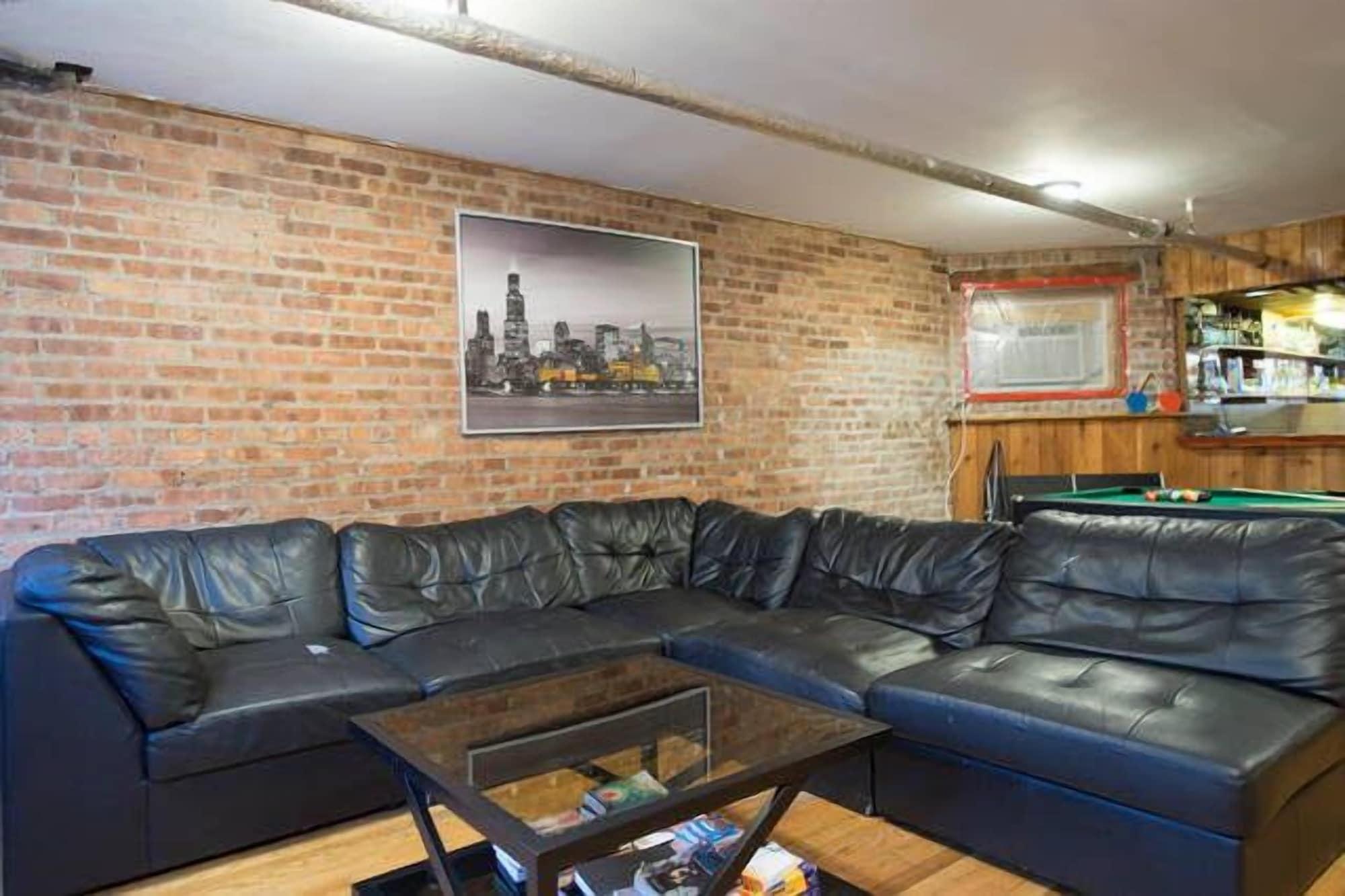 Vista Lobby Wrigley Hostel