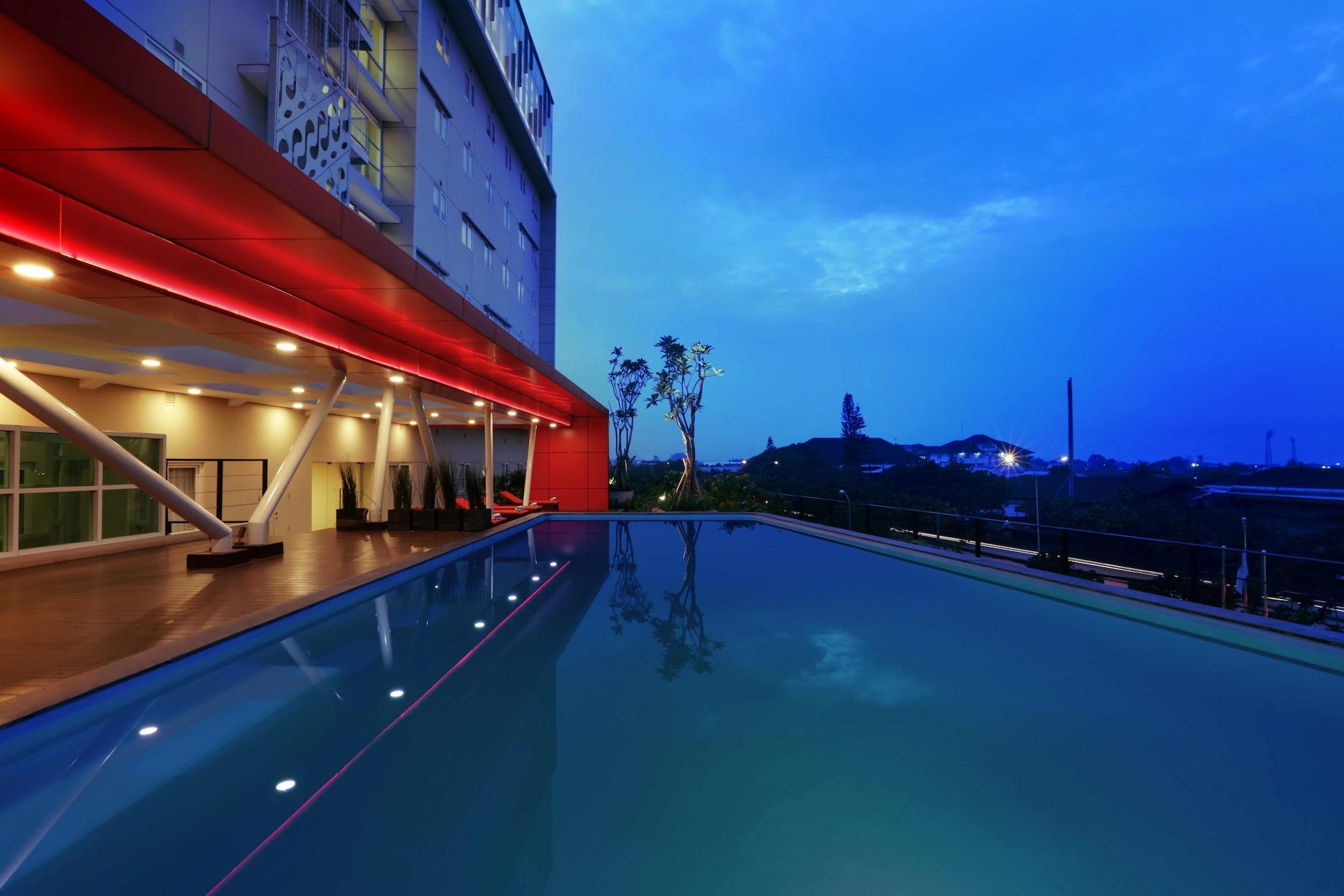 Vista Piscina Grand Cordela Hotel Bandung