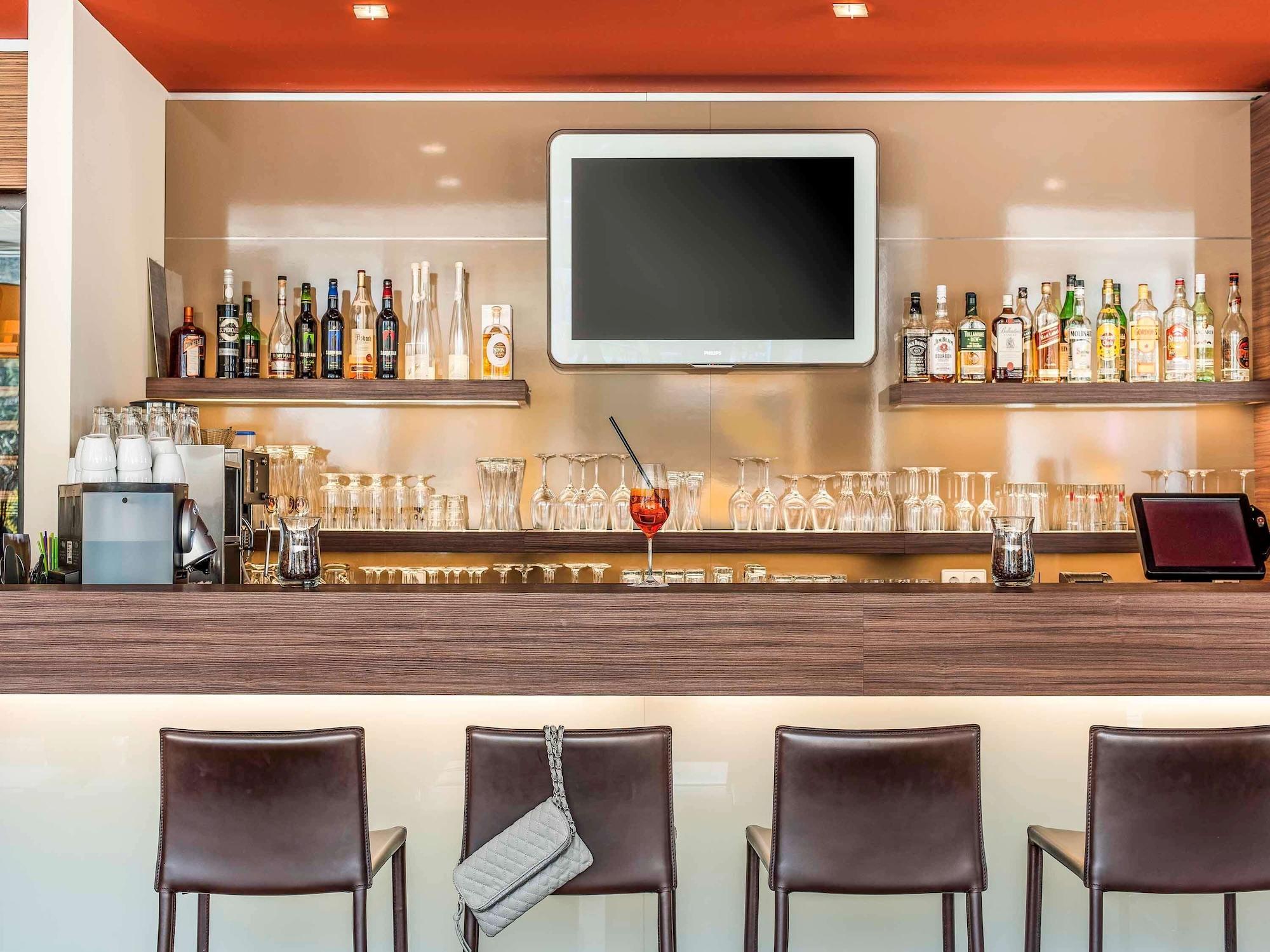 Bar/Salón Hotel ibis Friedrichshafen Airport Messe