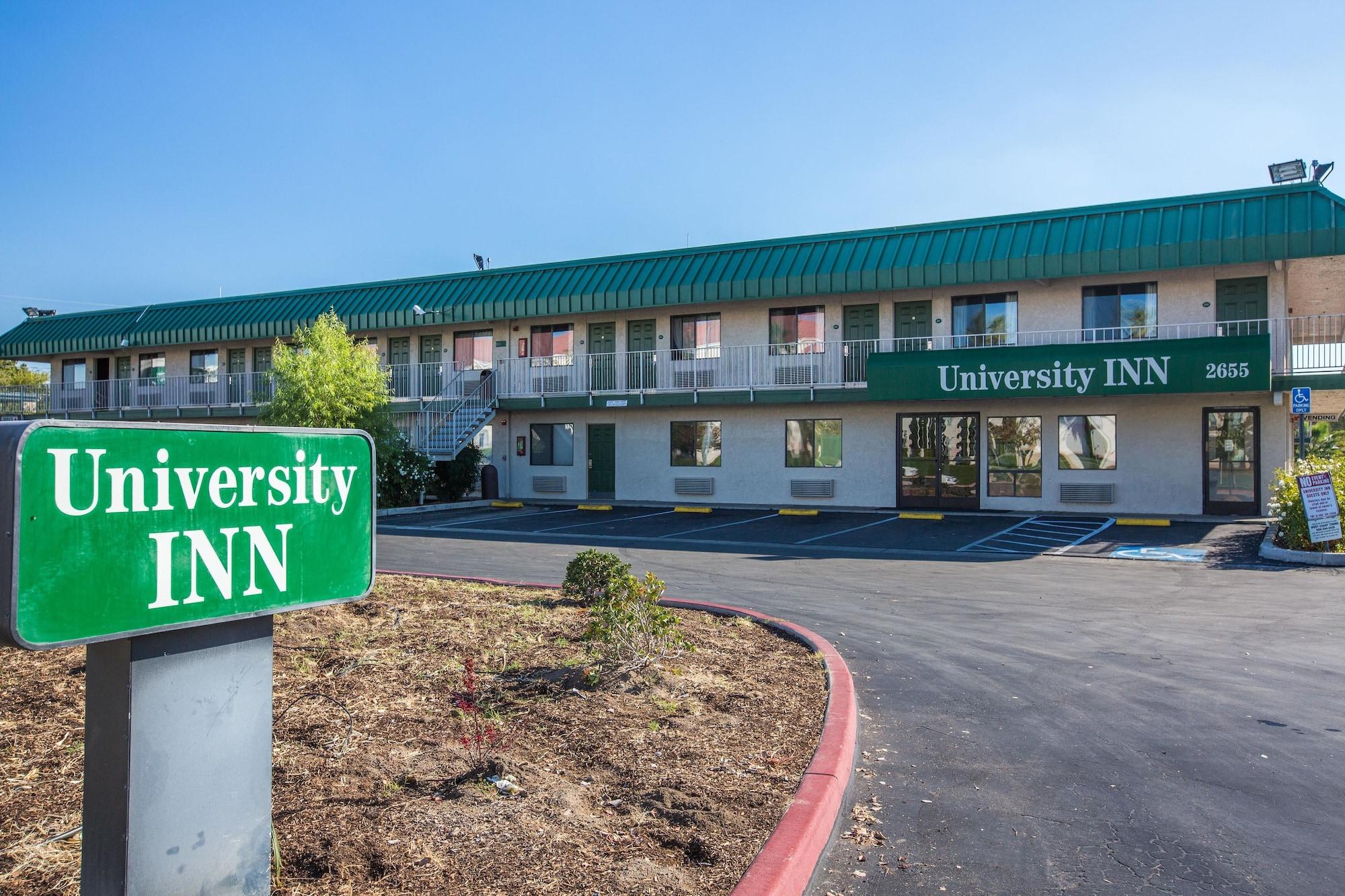Vista Exterior University Inn