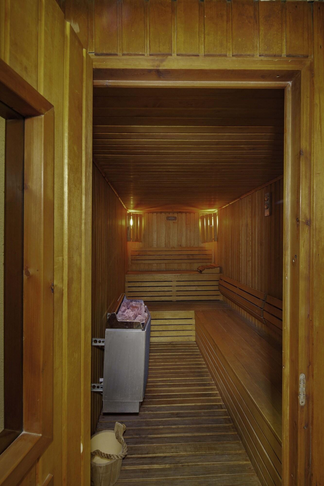 Vista Exterior Swan Executive Suites