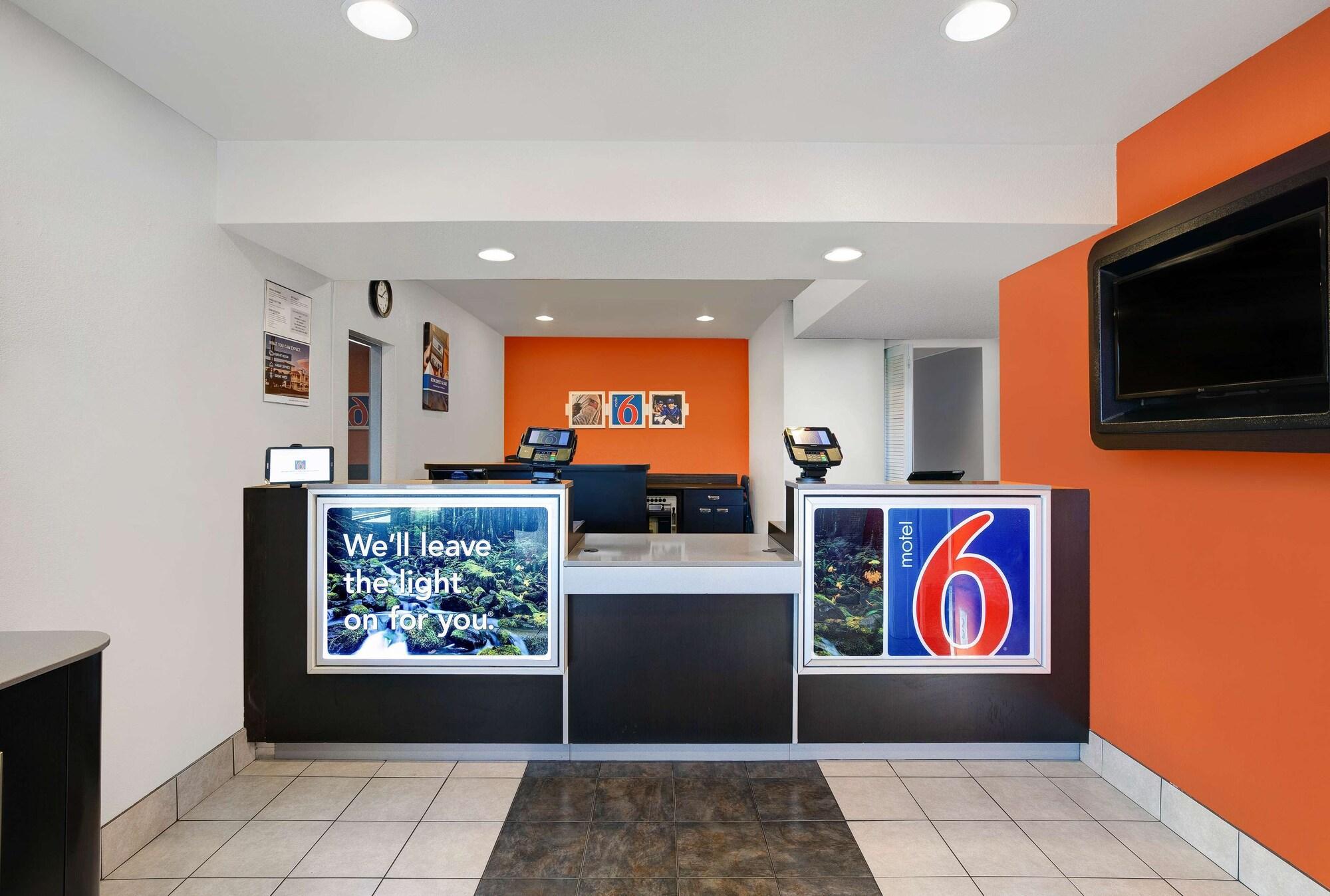 Vista Lobby Motel 6 Troutdale, OR - Portland East