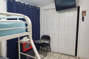 Alojamiento - A small, private bedroom & bathroom Little Havana in Miami A1