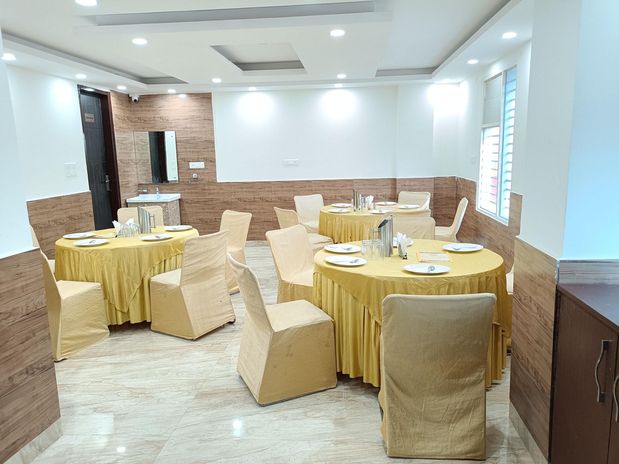 Restaurant Airport Hotel Shivaka Inn