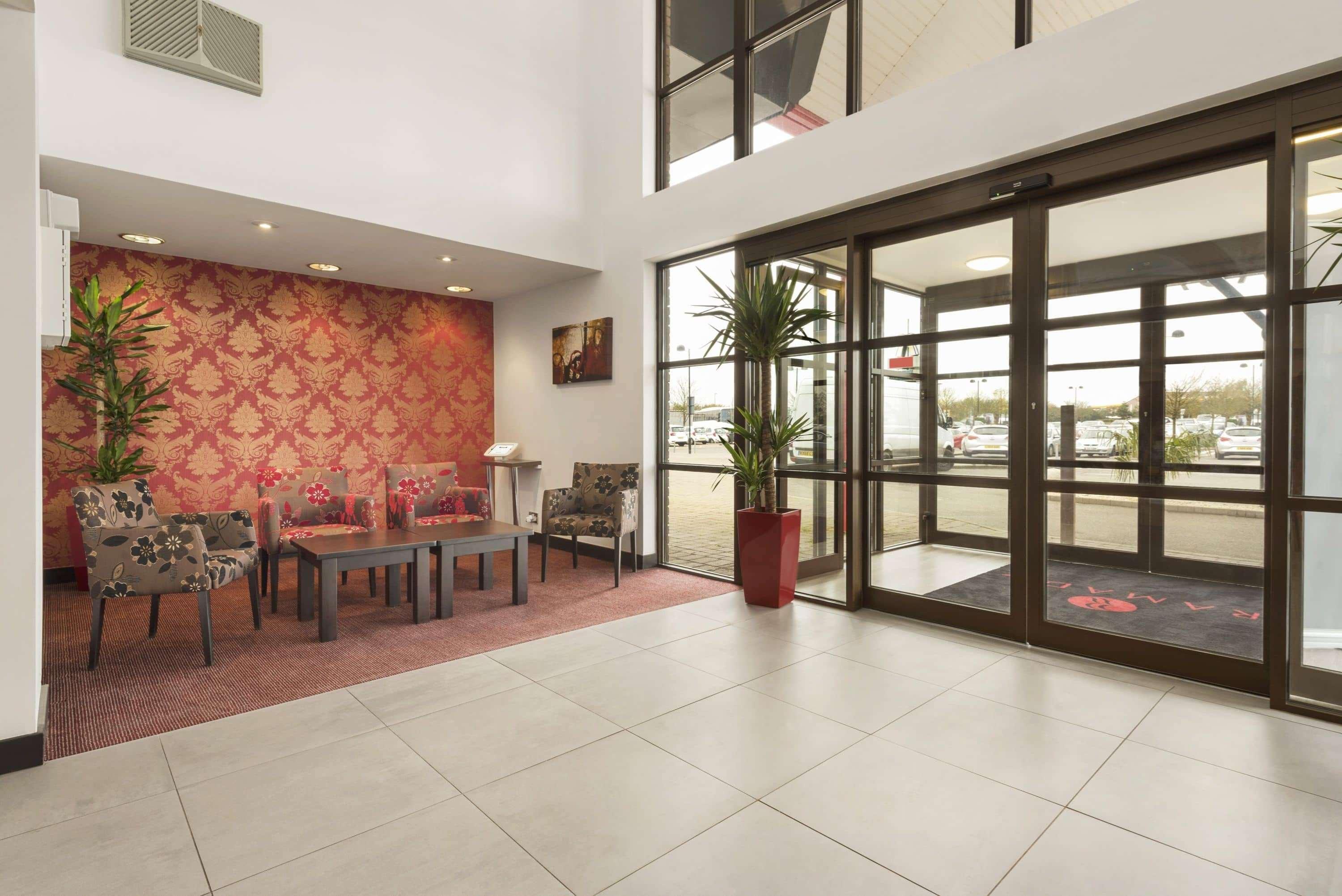 Vista Lobby Ramada by Wyndham Cambridge