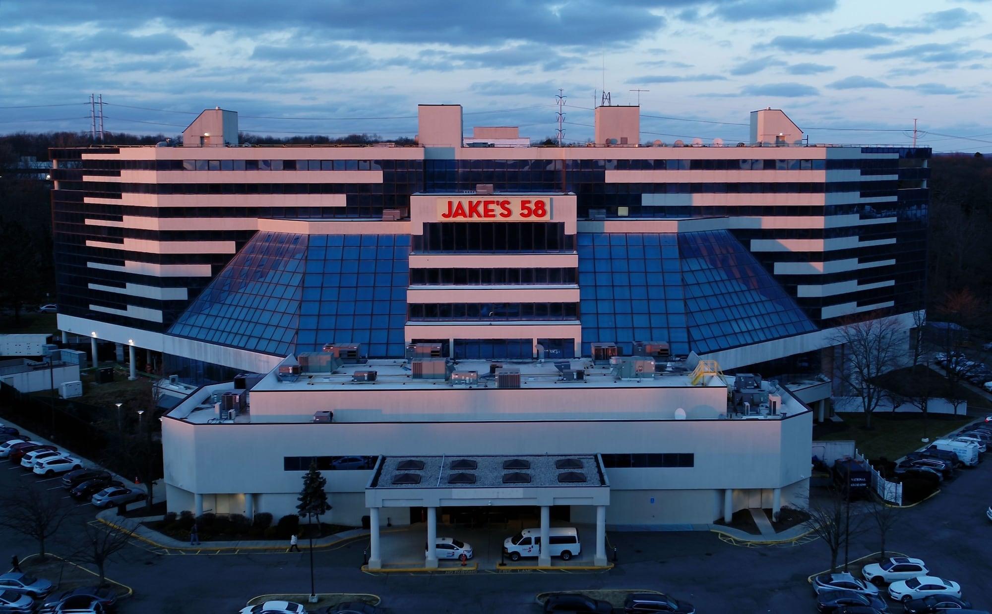 Vista Exterior Jake's 58 Casino Hotel - Adult Only