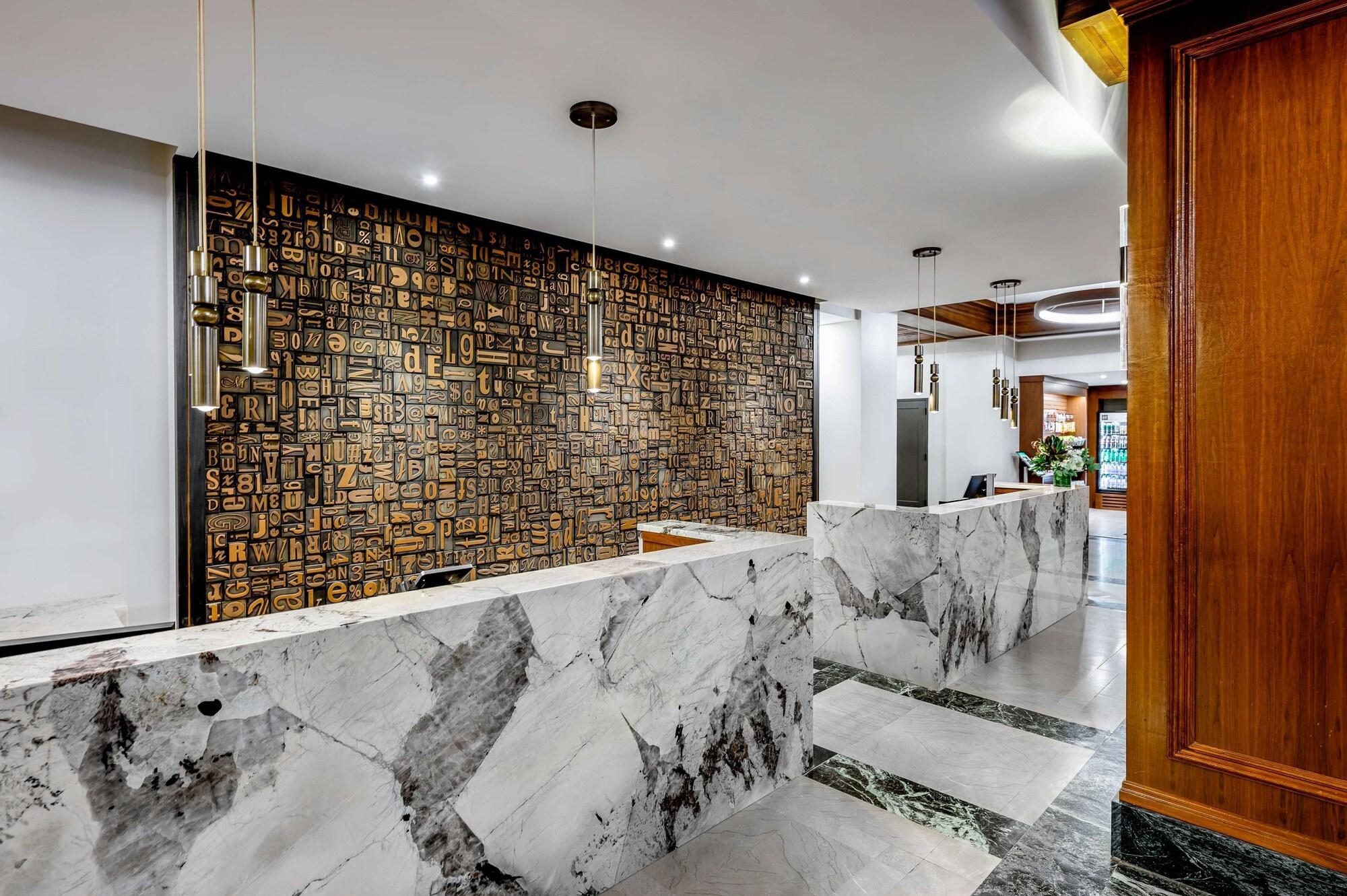 Vista Lobby Hotel Fort Des Moines, Curio Collection by Hilton