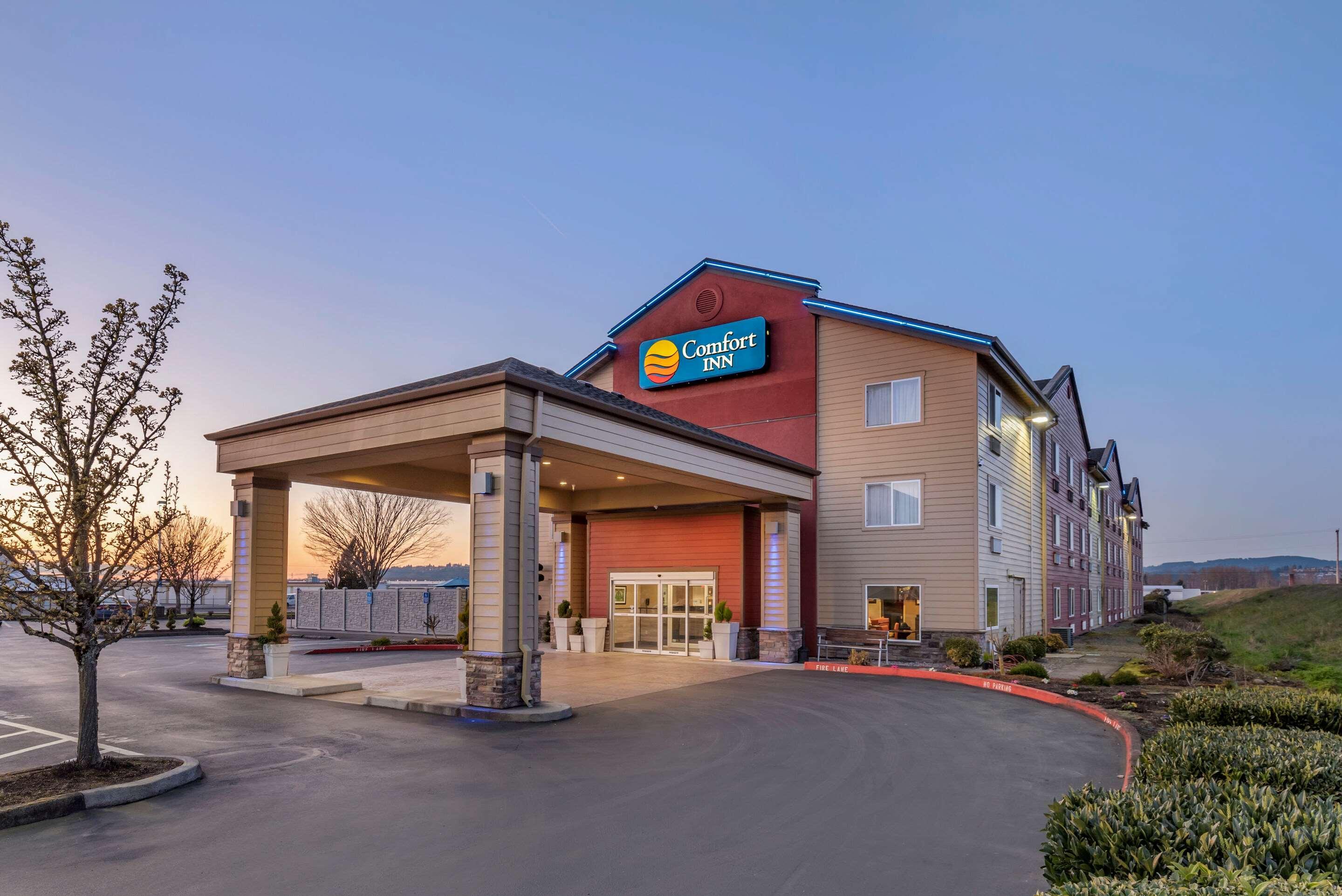 Vista Exterior Comfort Inn Columbia Gorge Gateway East Portland