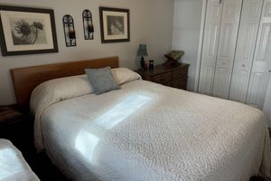 Alquiler Vacacional - Copper Top Lake Cottage: Peaceful Lakefront Getaway on Scatterwood Lake –