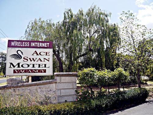 Varios Ace Swan Motel