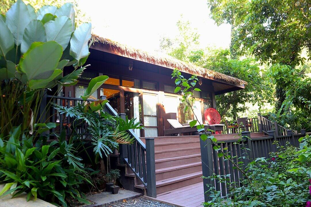 Vista Exterior Lihim Resorts