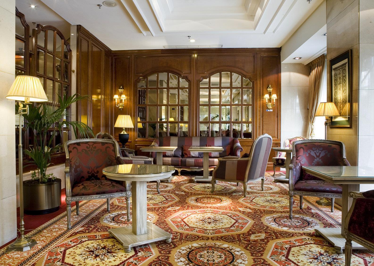 Vista Lobby Hotel Emperador