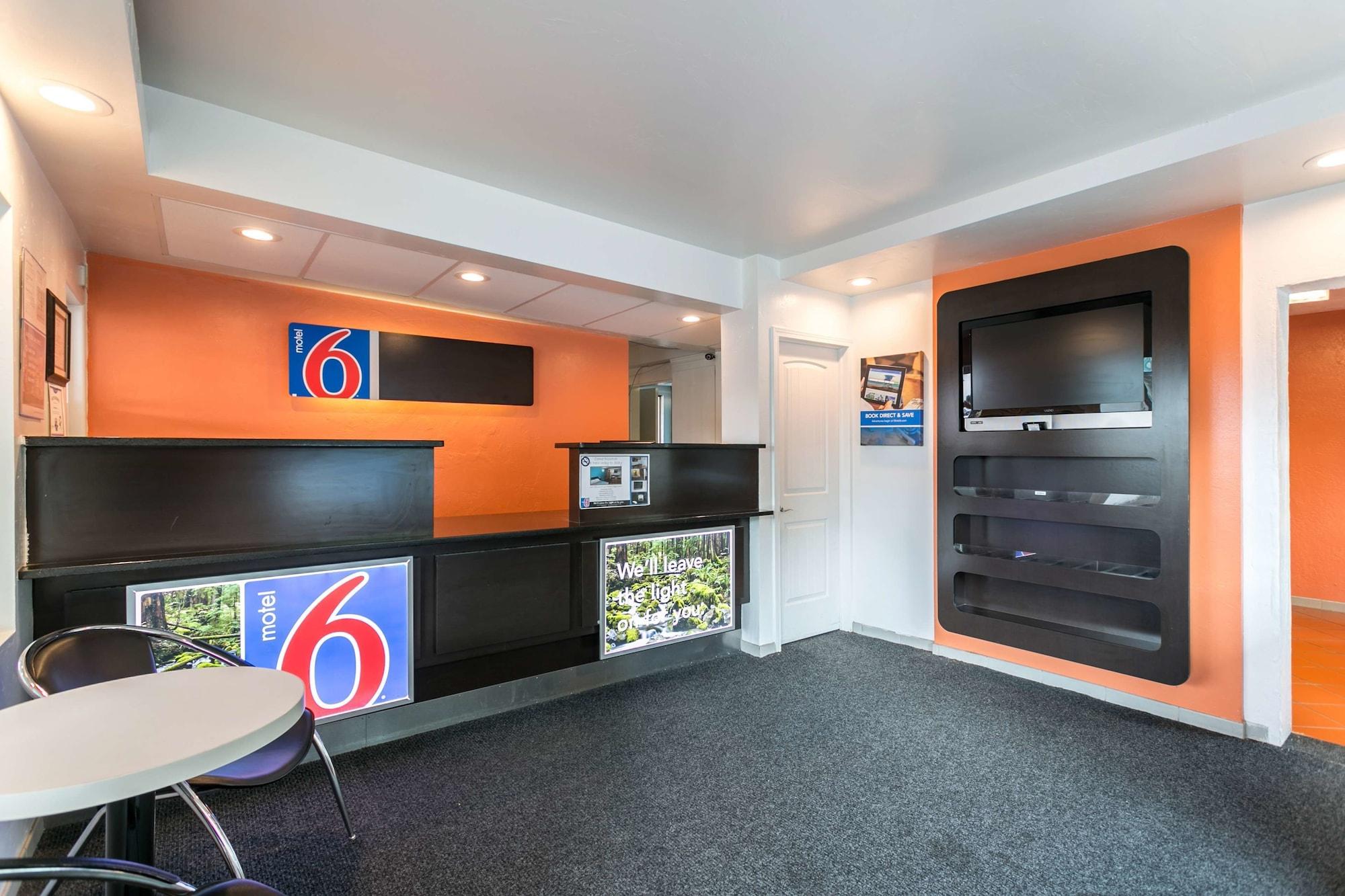 Vista Lobby Motel 6-Missoula, MT - University