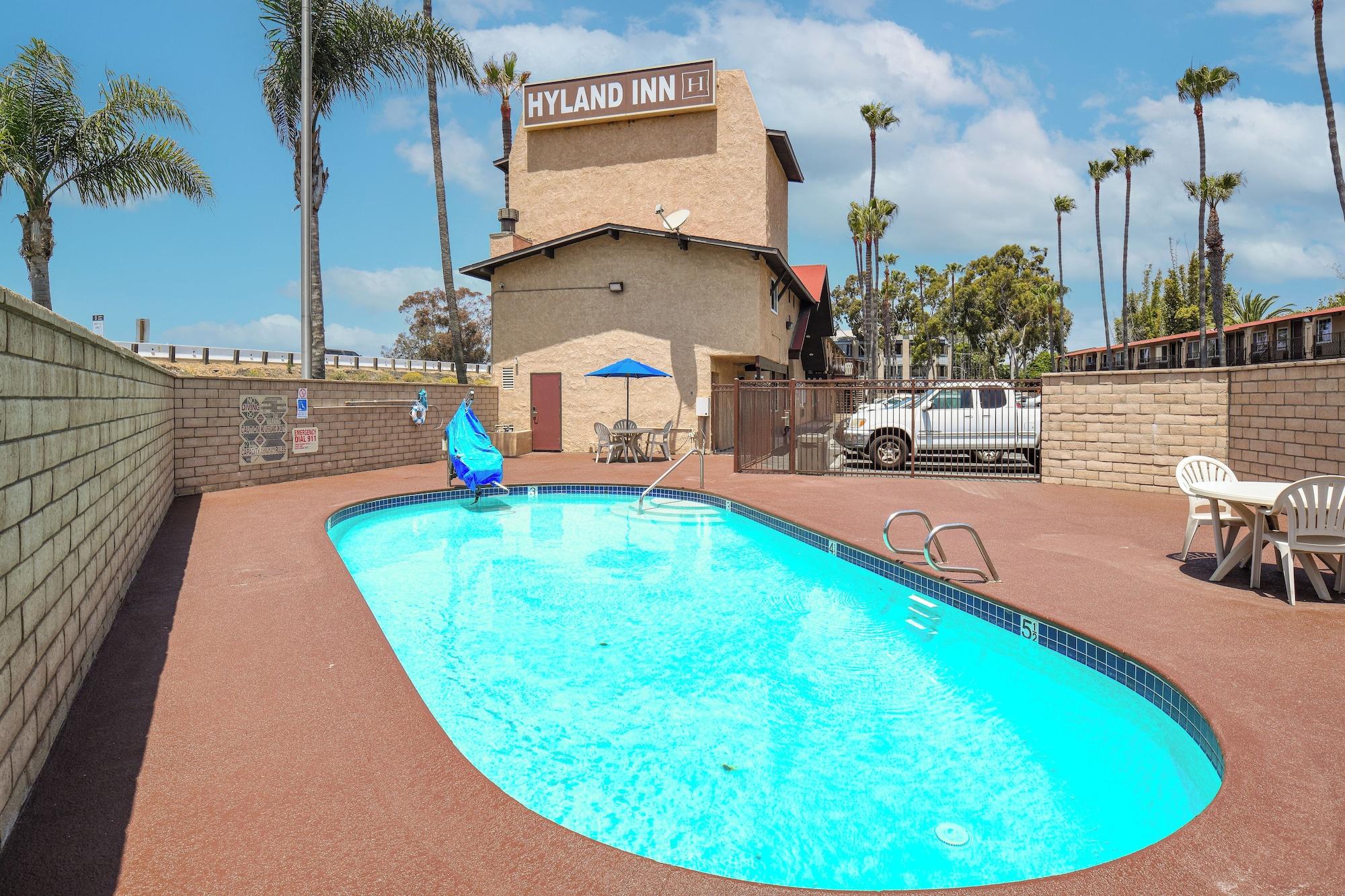 Vista Piscina Hyland Inn Near Legoland