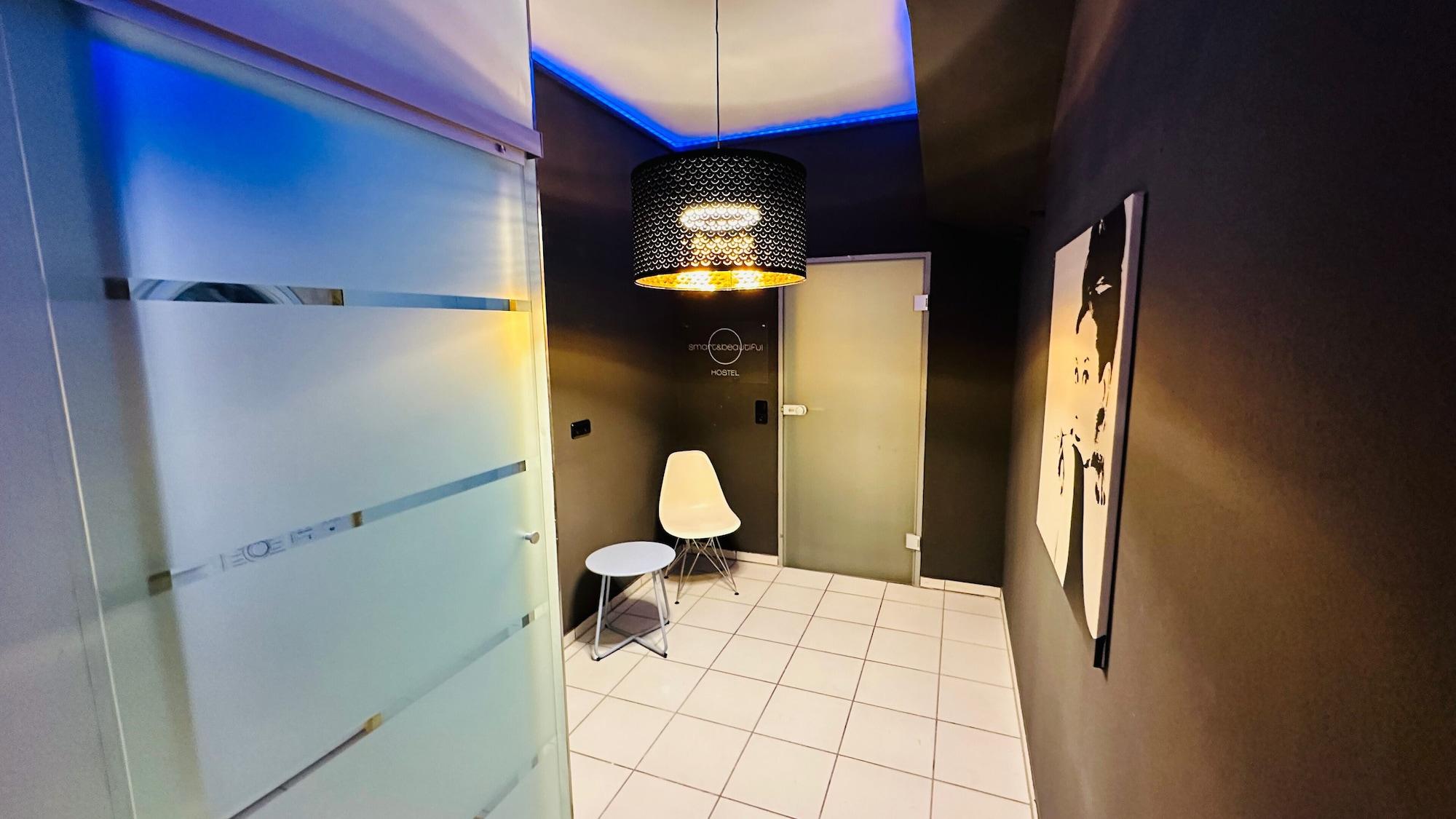 Varios smart&beautiful HOSTEL