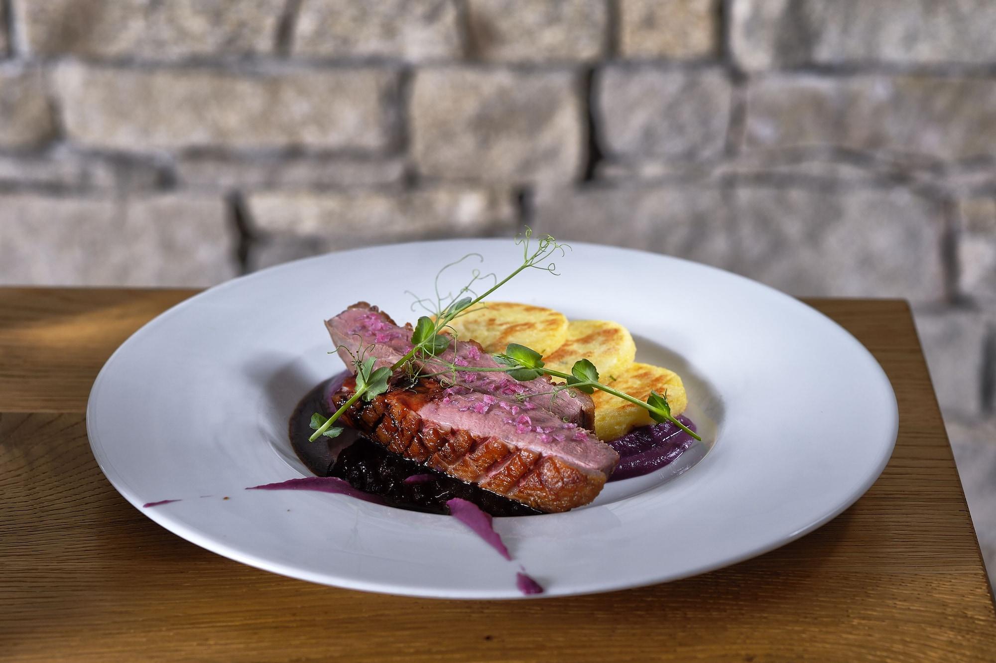 Restaurant Hotel Pecr Well