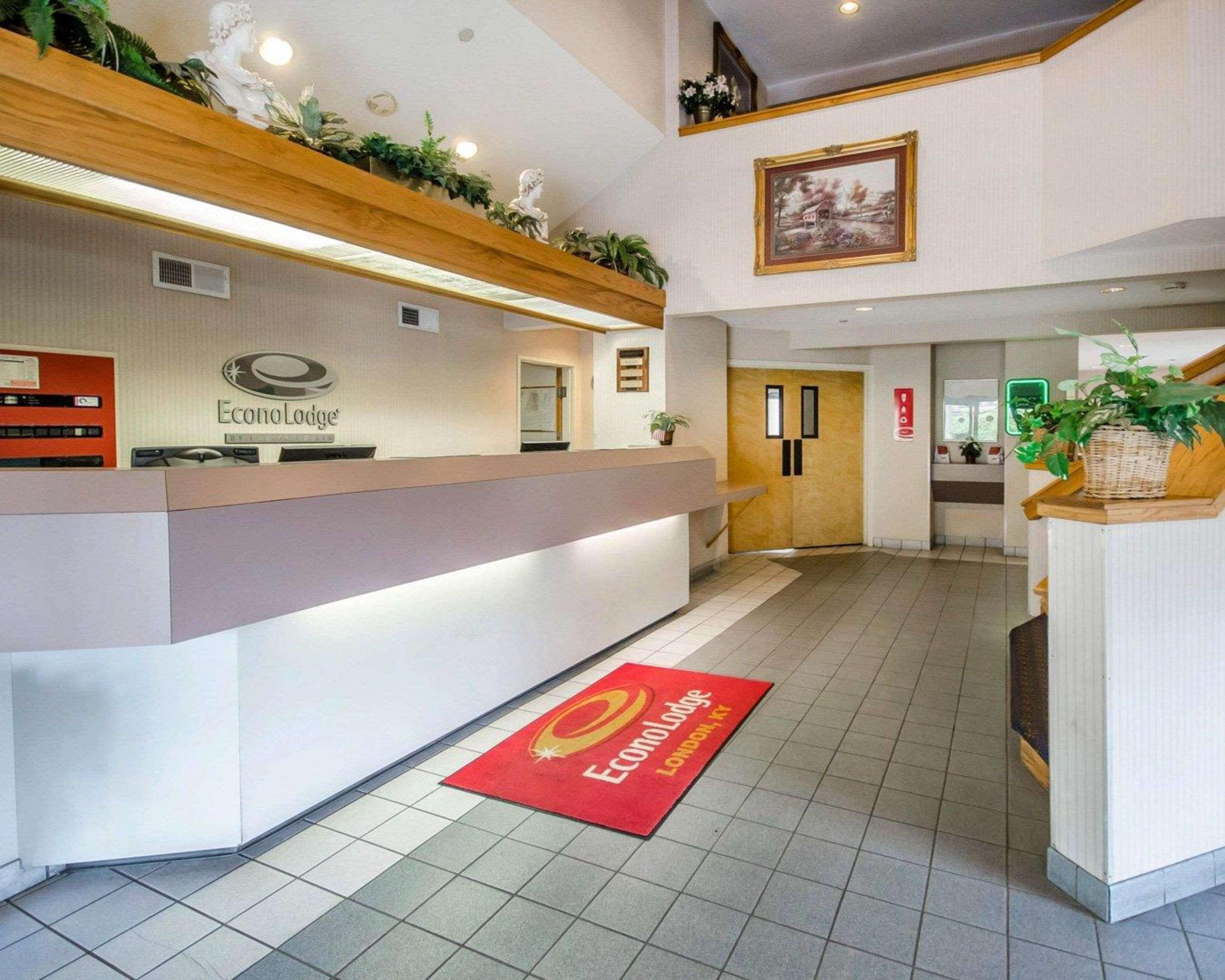 Vista Lobby Econo Lodge London